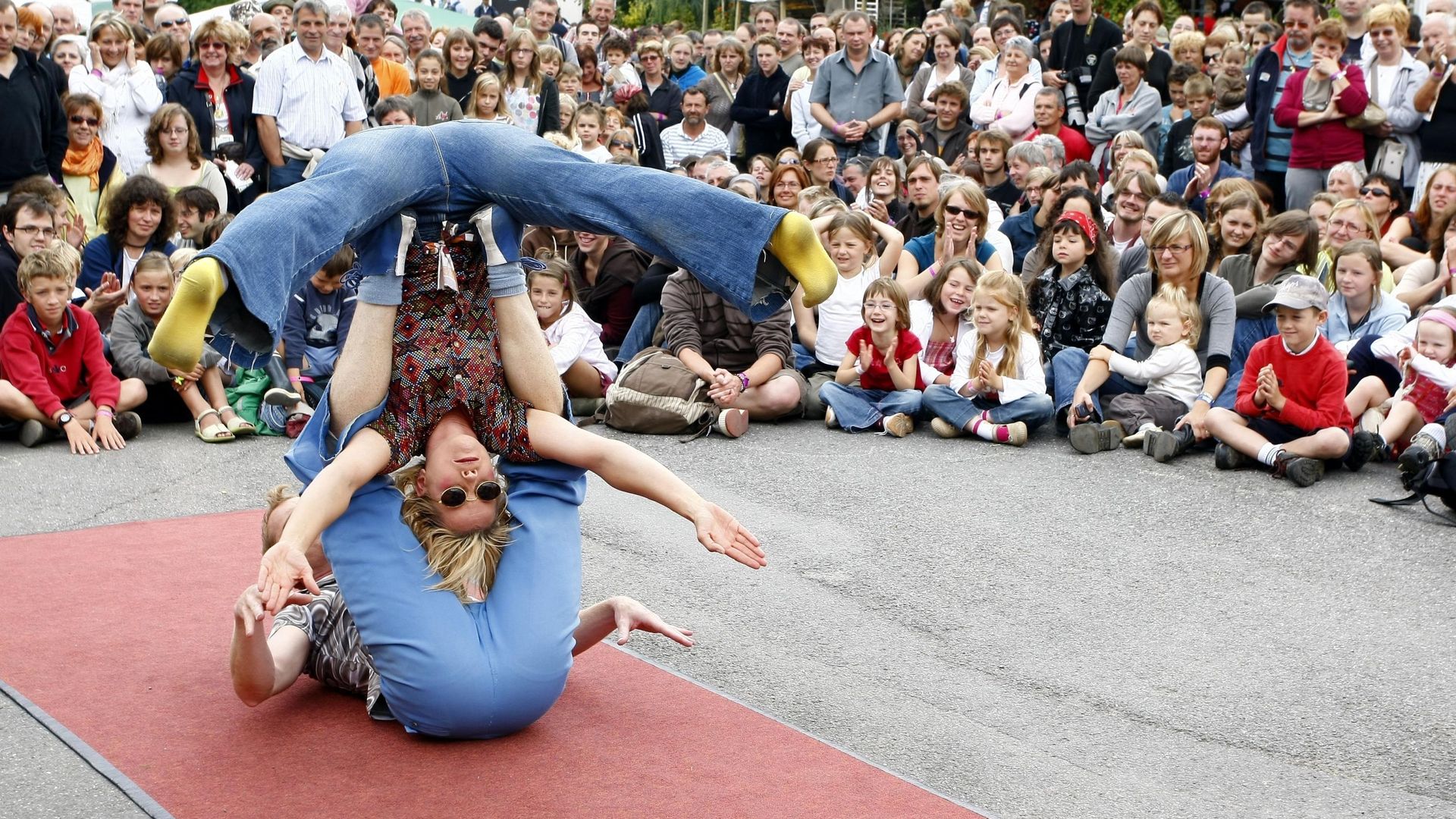 Oddlings, originaire des Pays-Bas, participant au Festival International des arts de la rue de Chassepierre en 2008.