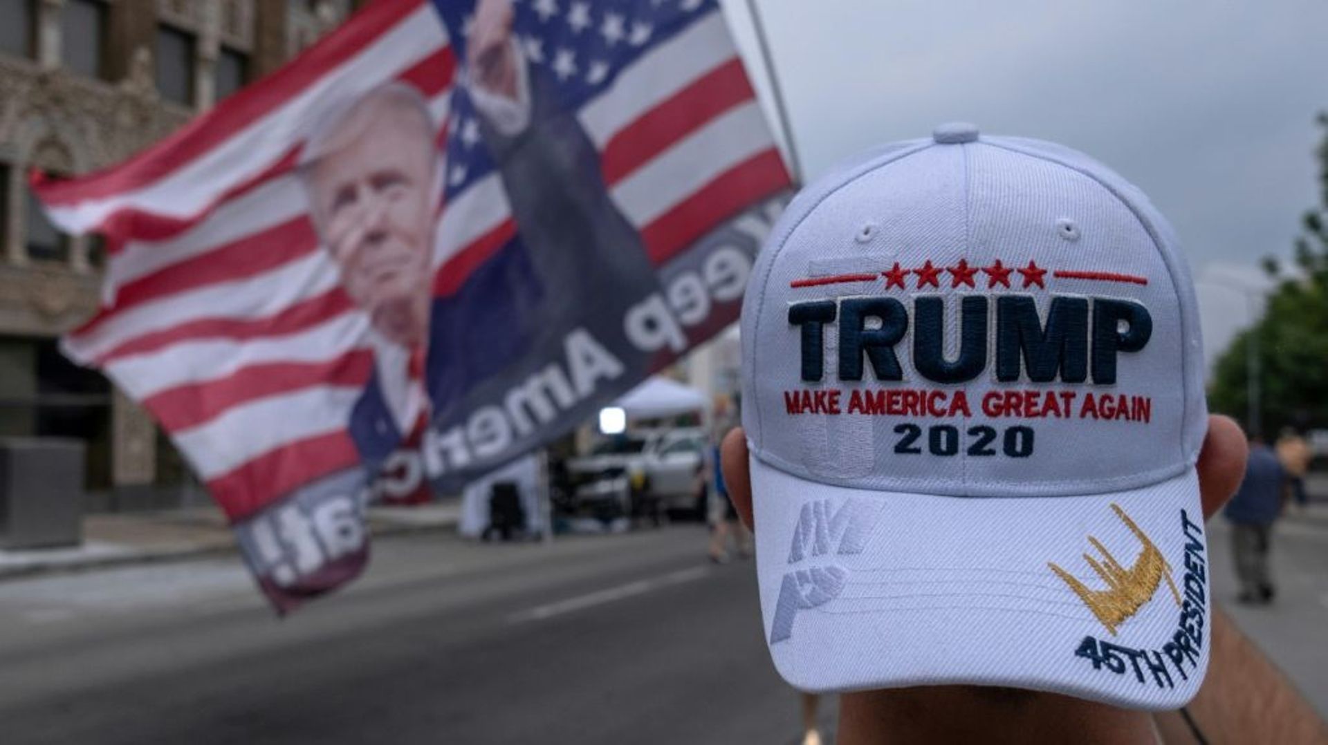 Même la casquette de Donald Trump fait polémique