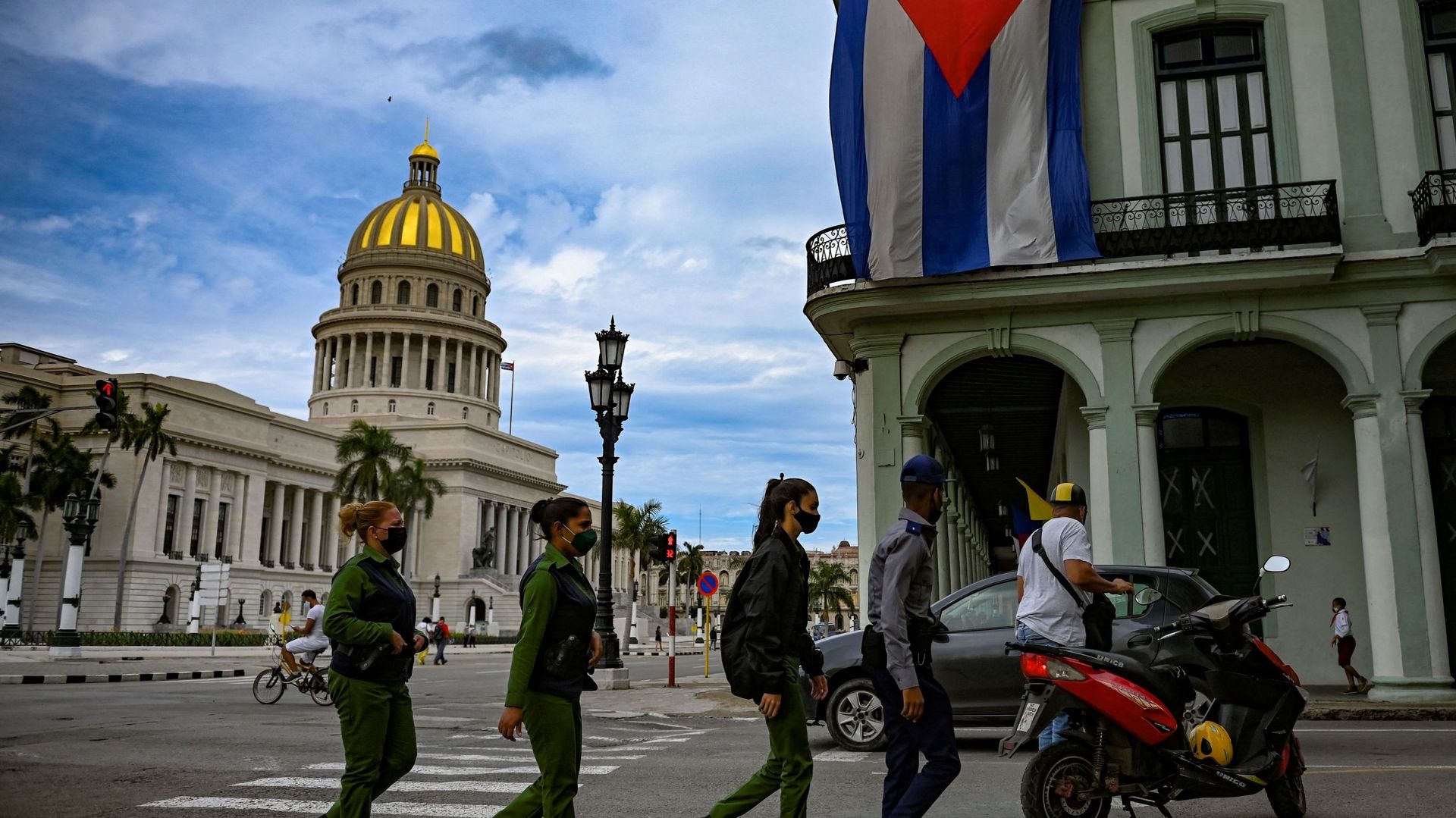 Aux cris de "Liberté!" et de "Nous avons faim!", des milliers de Cubains ont manifesté le 11 juillet 2021 dans une cinquantaine de villes du pays.