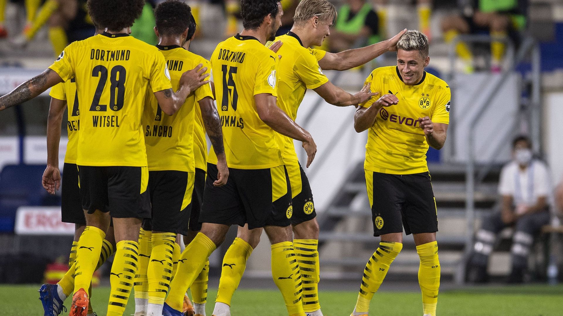 Dortmund déroule en Coupe à Duisburg avec un but de Thorgan Hazard