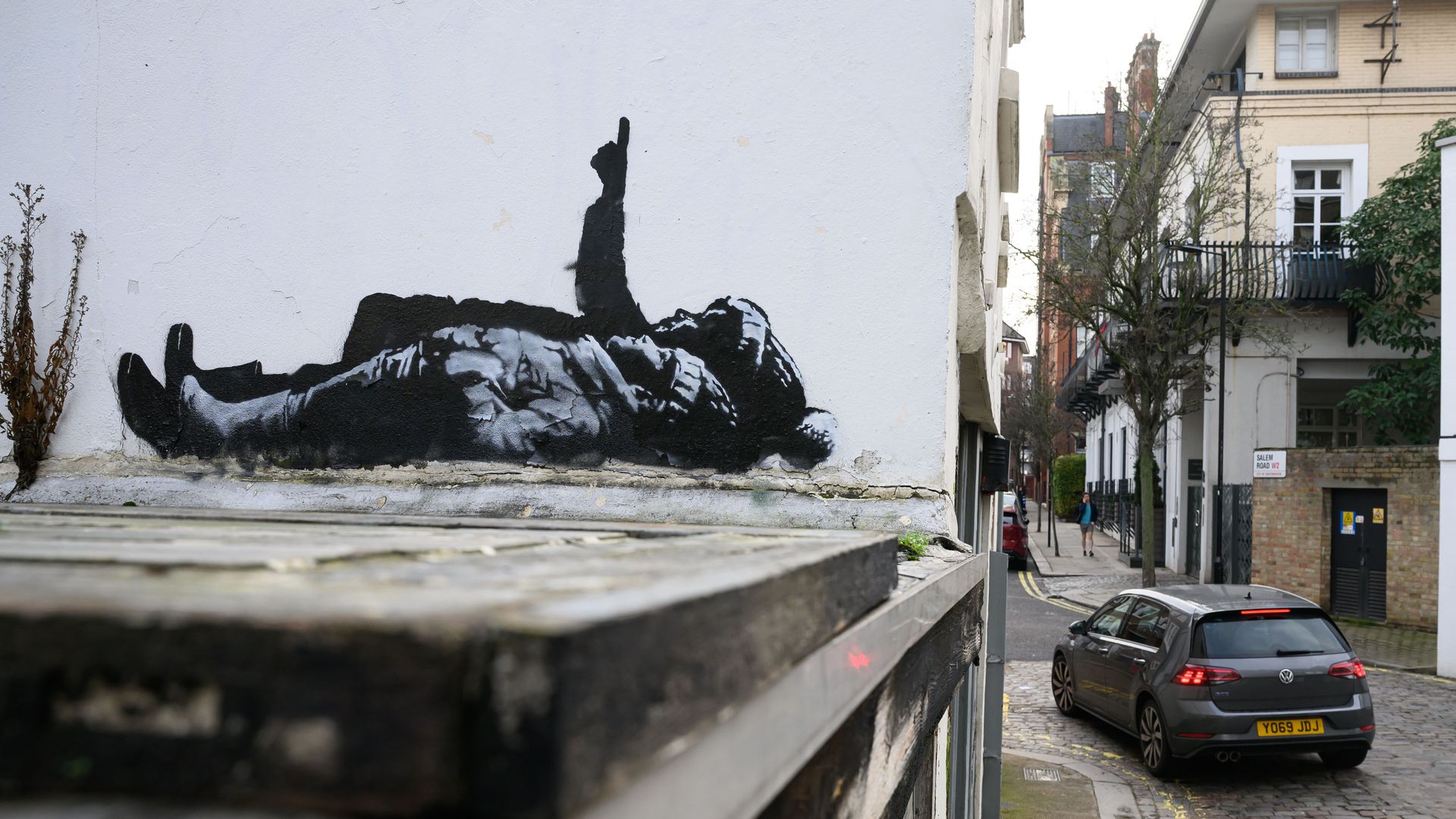 Une nouvelle œuvre de Banksy est apparue à Londres tandis qu’un pochoir identique reste non revendiqué