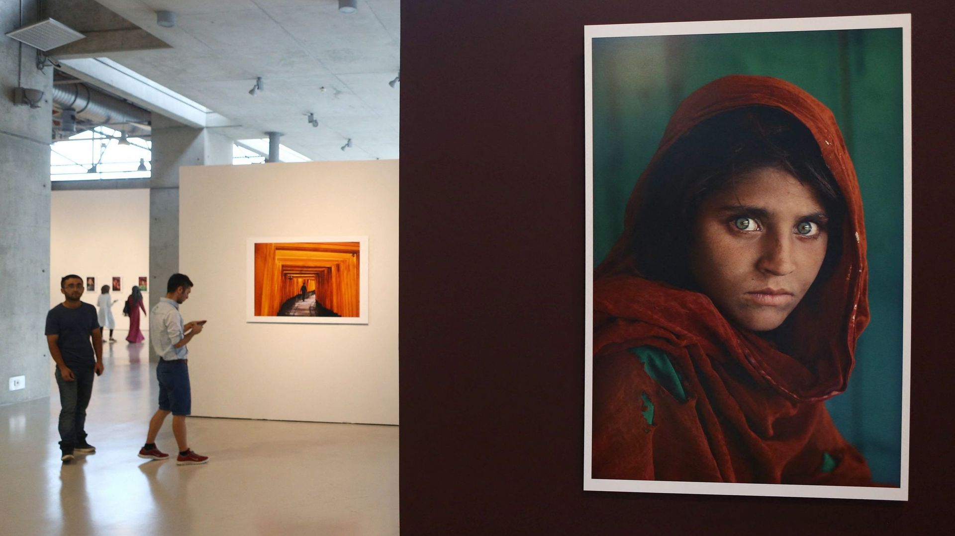 Steve McCurry, l'un des maîtres de la photographie de presse, expose "son monde" à Anvers