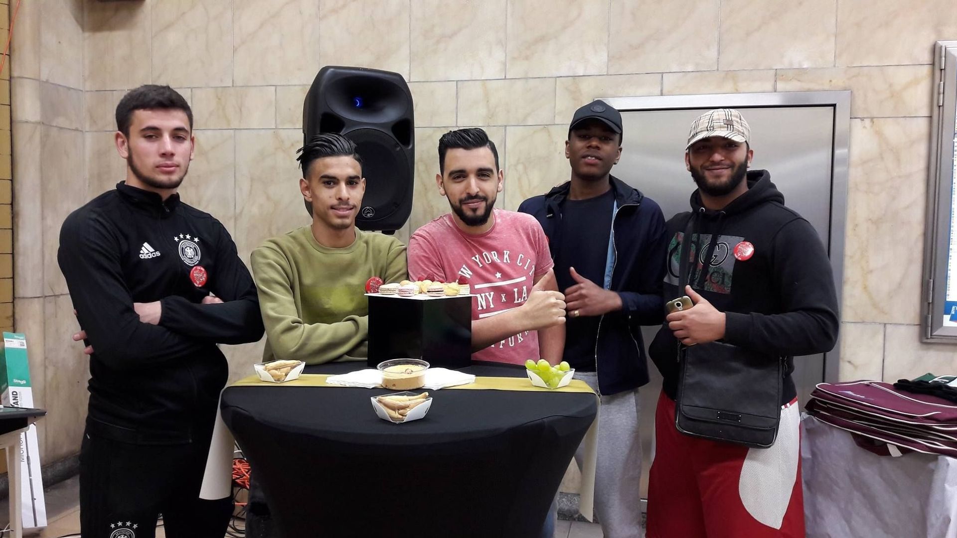 Bruxelles la station Étangs Noirs redécorée par de jeunes Molenbeekois