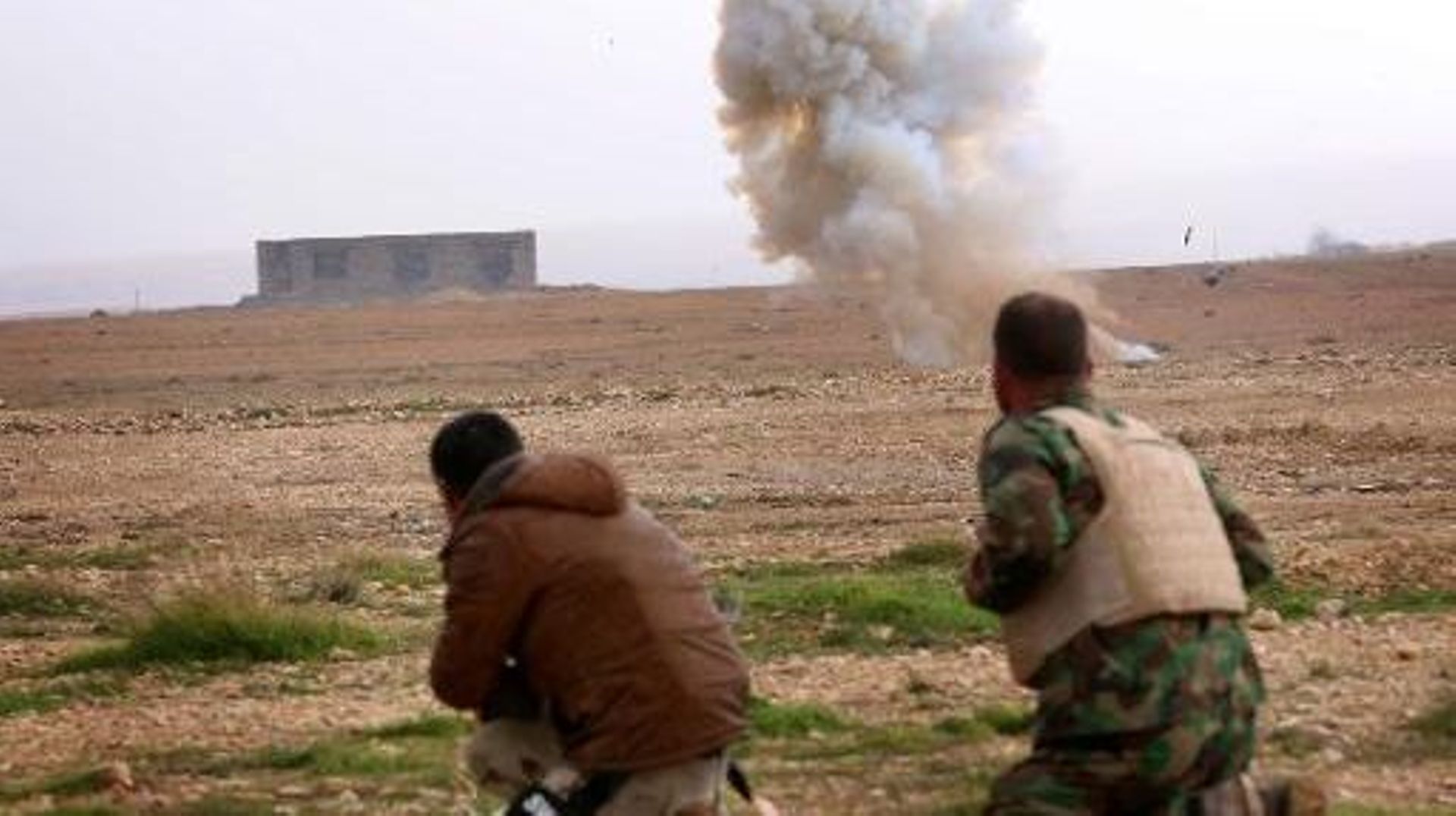 Des peshmergas combattant le groupe EI le 15 janvier 2015 dans la région de Sinoni dans le nord de l'Irak