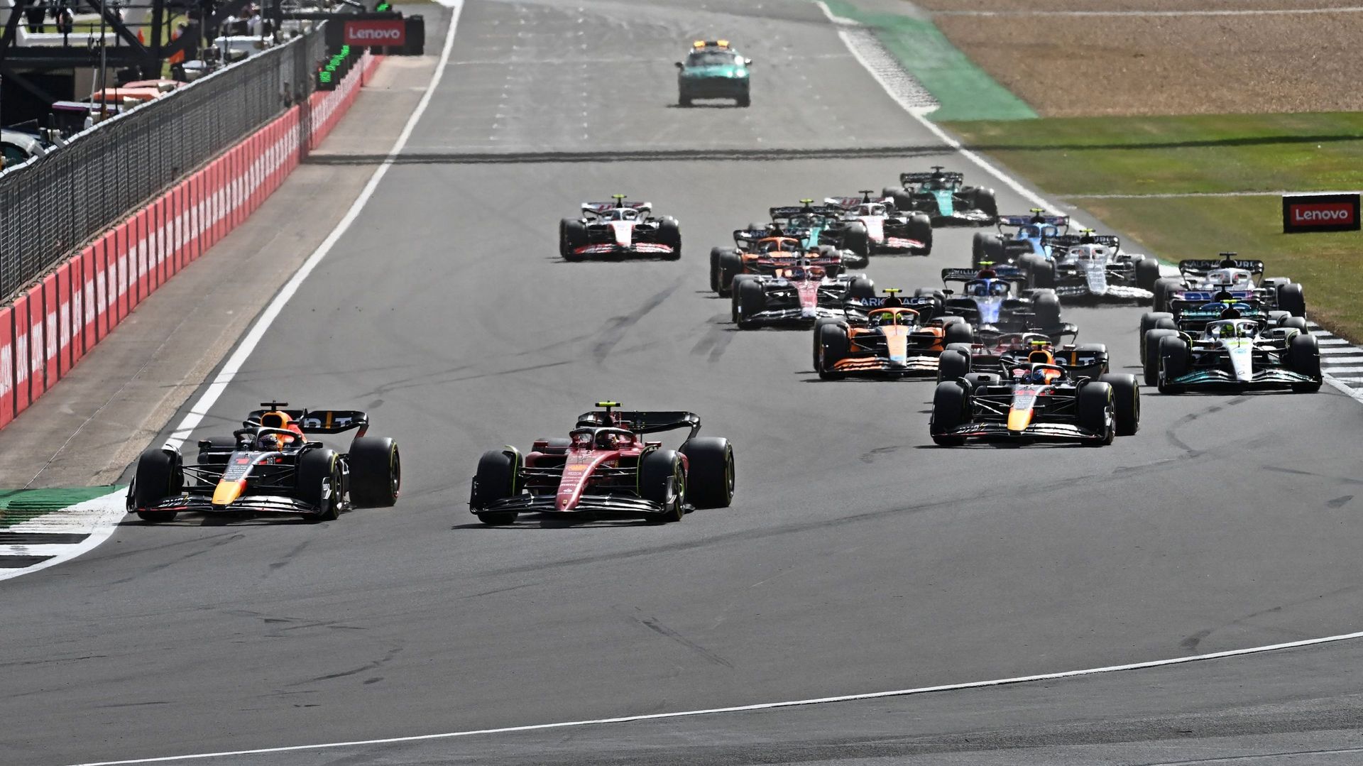 Grosse bagarre entre Carlos Sainz et Max Verstappen lors du 2e départ