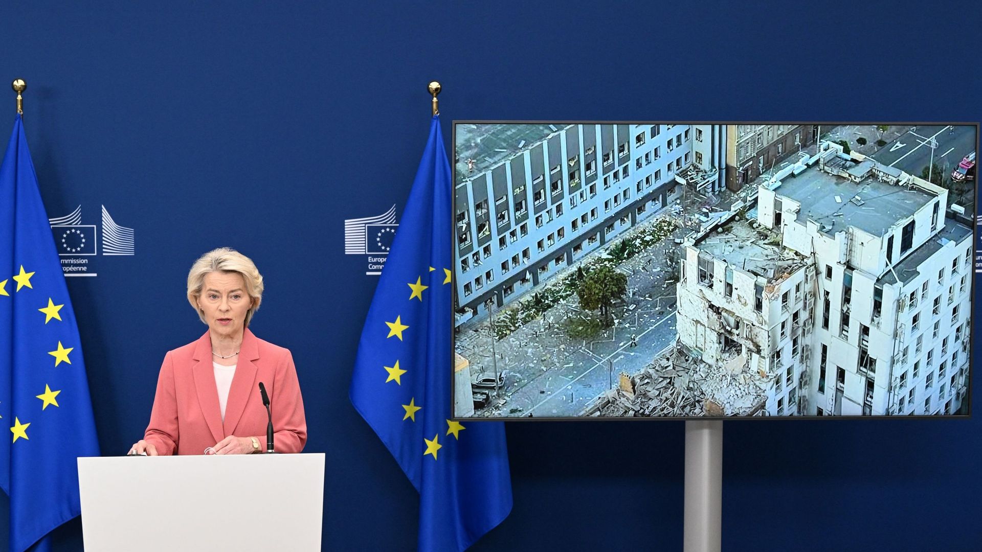 "Poutine doit venir à la table des négociations", dit von der Leyen après un entretien avec Trump