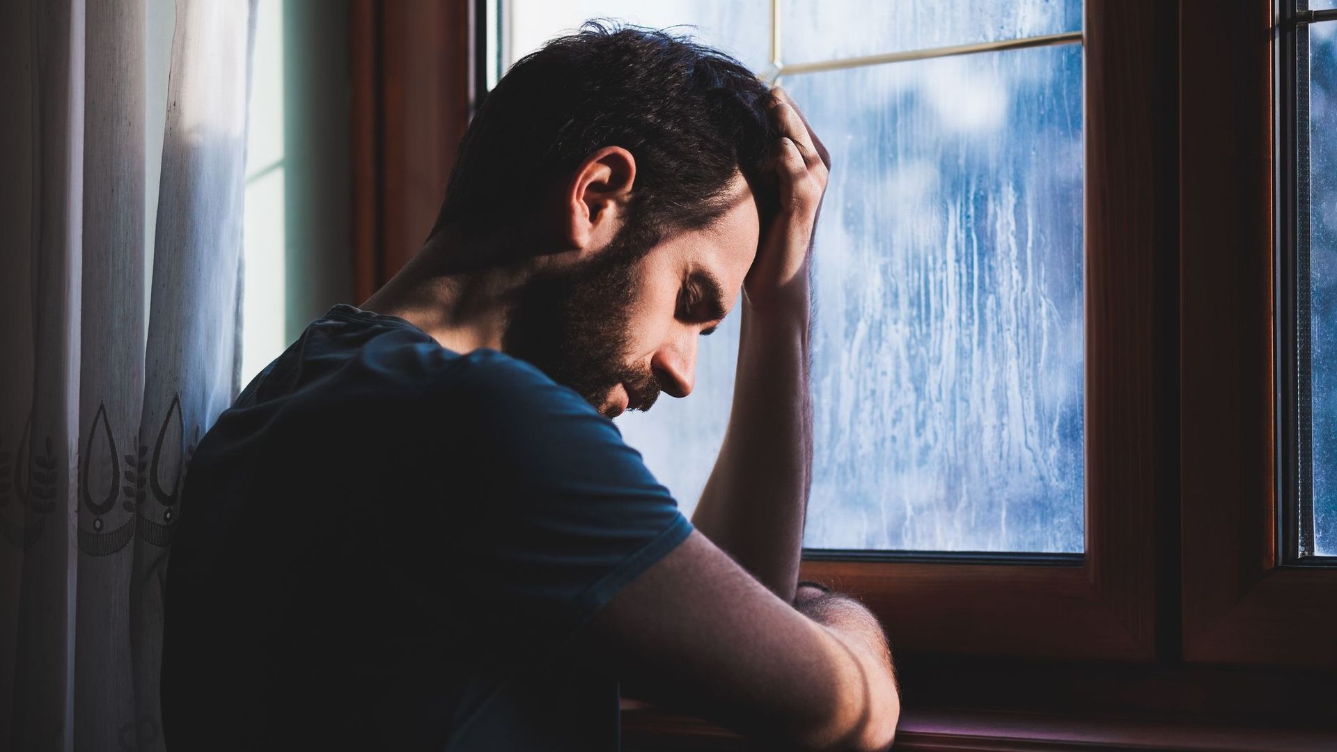 Suicide: une vaste étude identifie des facteurs de risque différents chez les hommes et les femmes.
