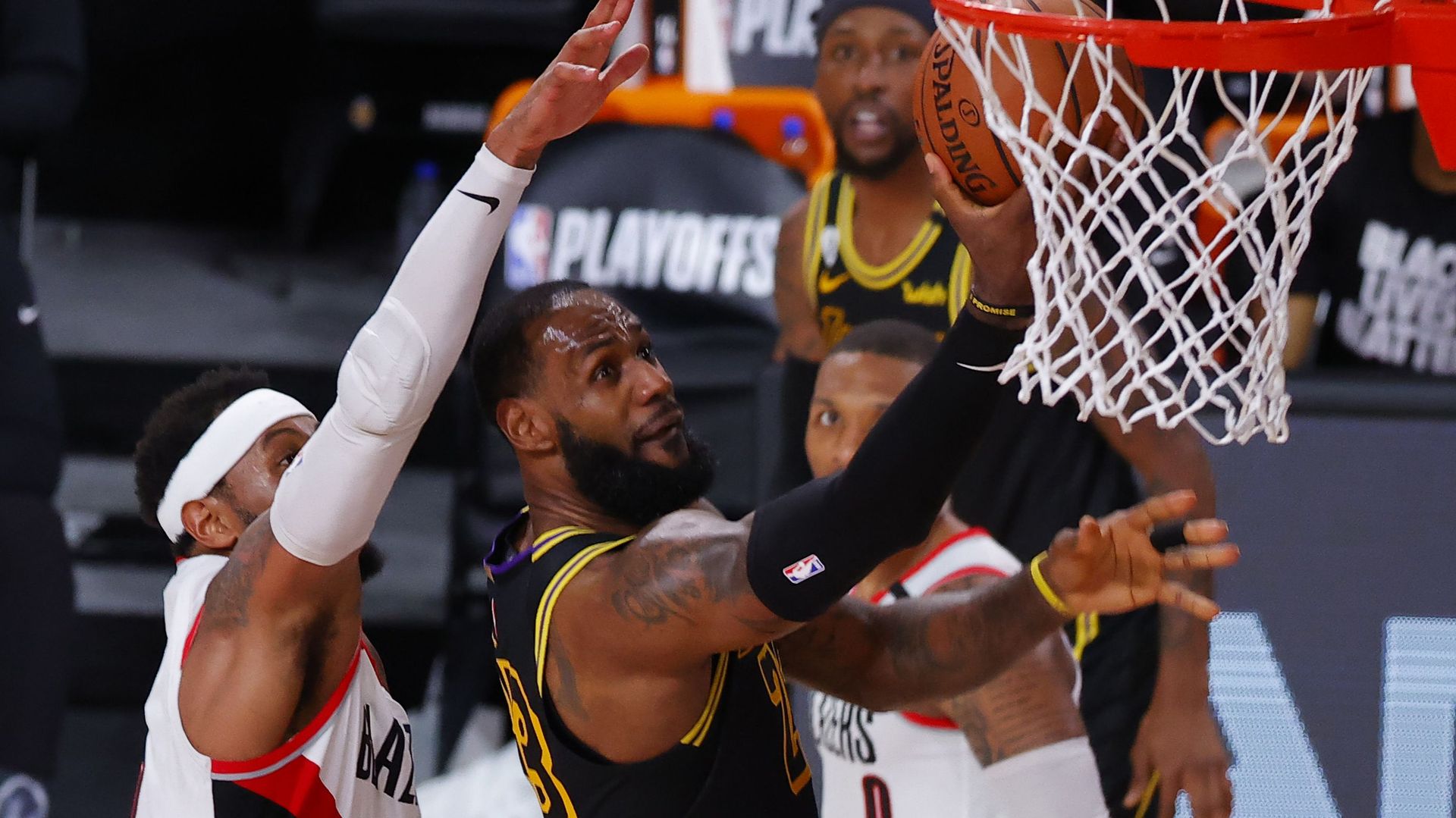 NBA: Portés par l'esprit de Kobe, les Lakers corrigent Portland et se détachent