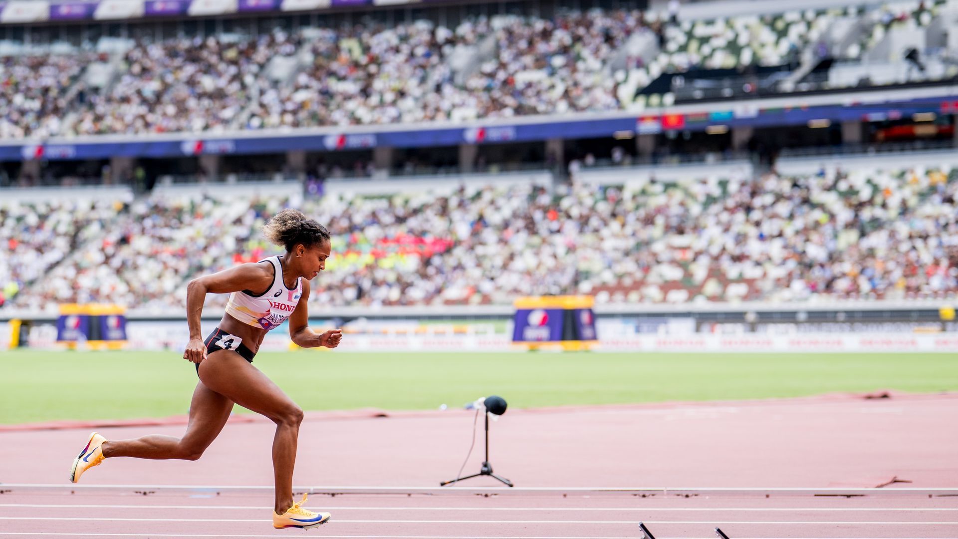 Mondiaux de Tokyo : 53.65 ! Naomi Van Den Broeck explose le record de Belgique en 400m haies