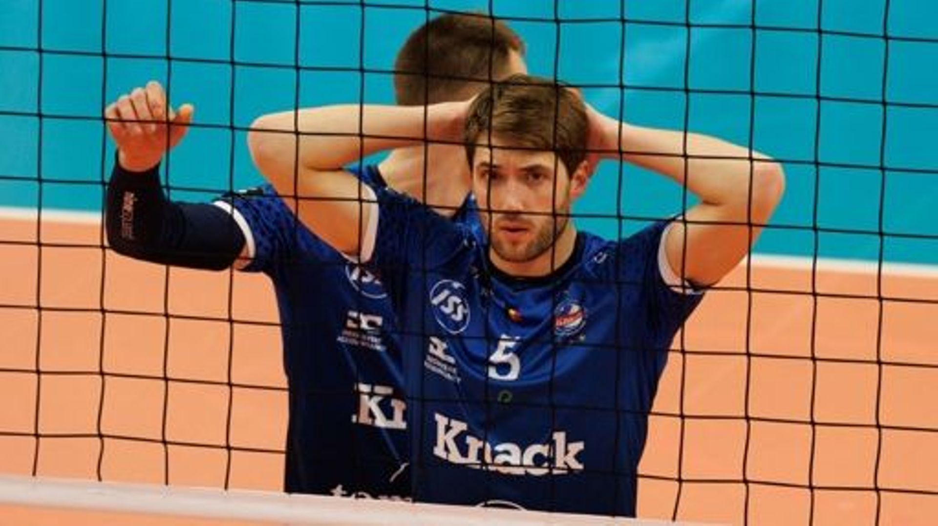Roeselare’s Pieter Coolman looks dejected during a volleyball match between Knack Roeselare and Modena, second leg of the final of the men’s CEV Cup, Wednesday 05 April 2023 in Roeselare. BELGA PHOTO KURT DESPLENTER