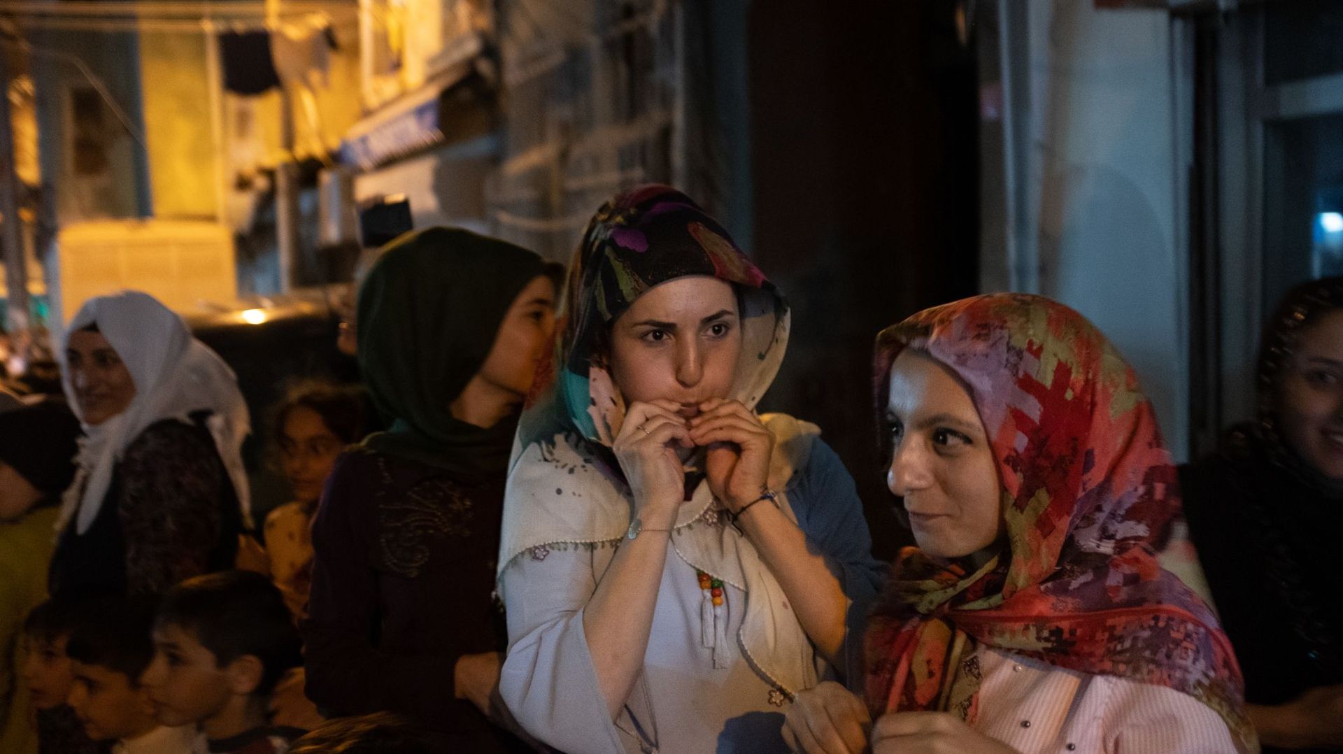 Supporters of the HDP pro-kurdish party celebrate the entrance of their party in the Parliament in front of the HDP headquarters in Istanbul the night of the elections on June 24th.&#13;Les supporters du parti prokurde HDP celebrent son entree au Parlemen