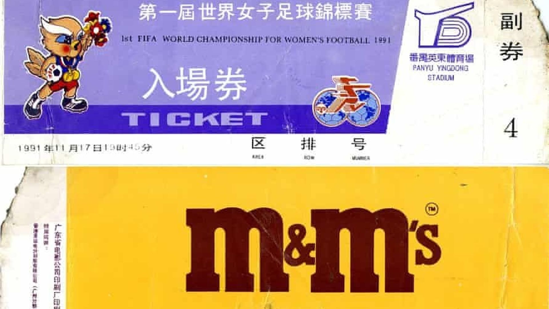 Un ticket, recto verso du premier "Championnat du Monde Féminin de la FIFA", sponsorisé par une célèbre marque des dragées au chocolat.