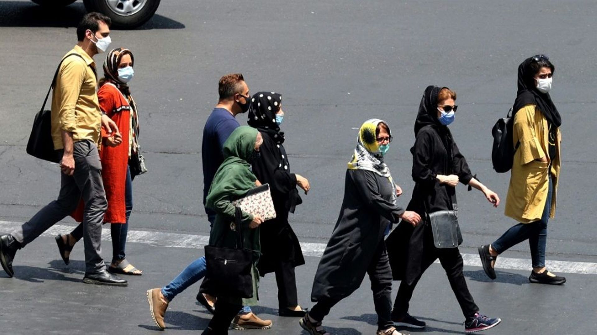 Des Iraniens masqués à Téhéran le 3 juillet 2021