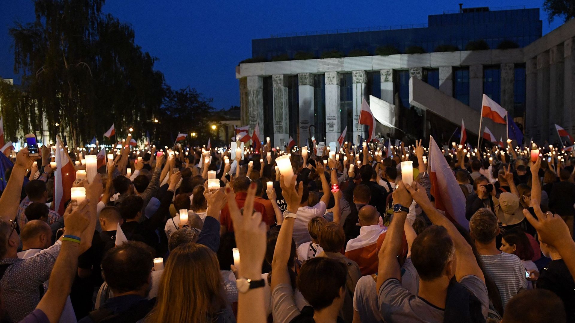 Manifestation devant la Cour suprême polonaise, le 23 juillet 2017 à Varsovie, pour protester contre la réforme du système judiciaire.