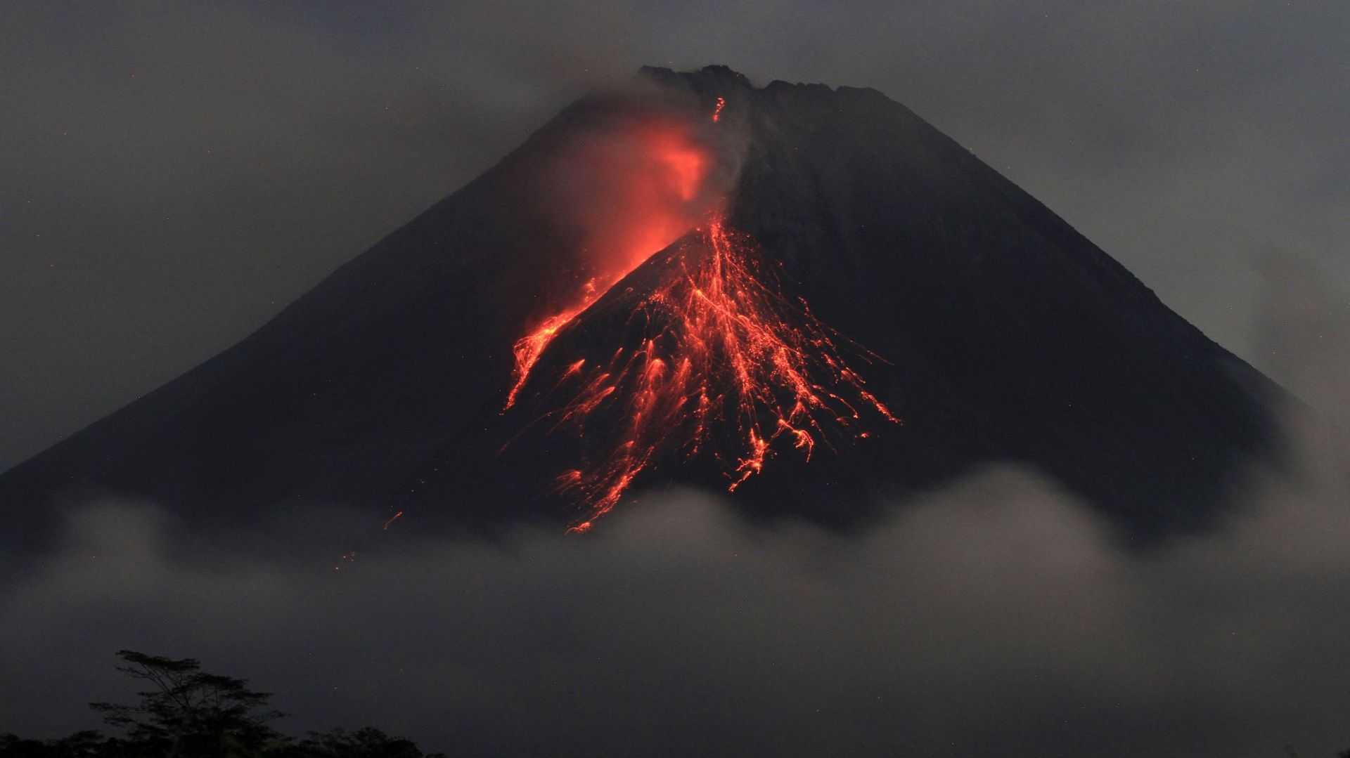 Le volcan Merapi près de Yogyakarta, en Indonésie