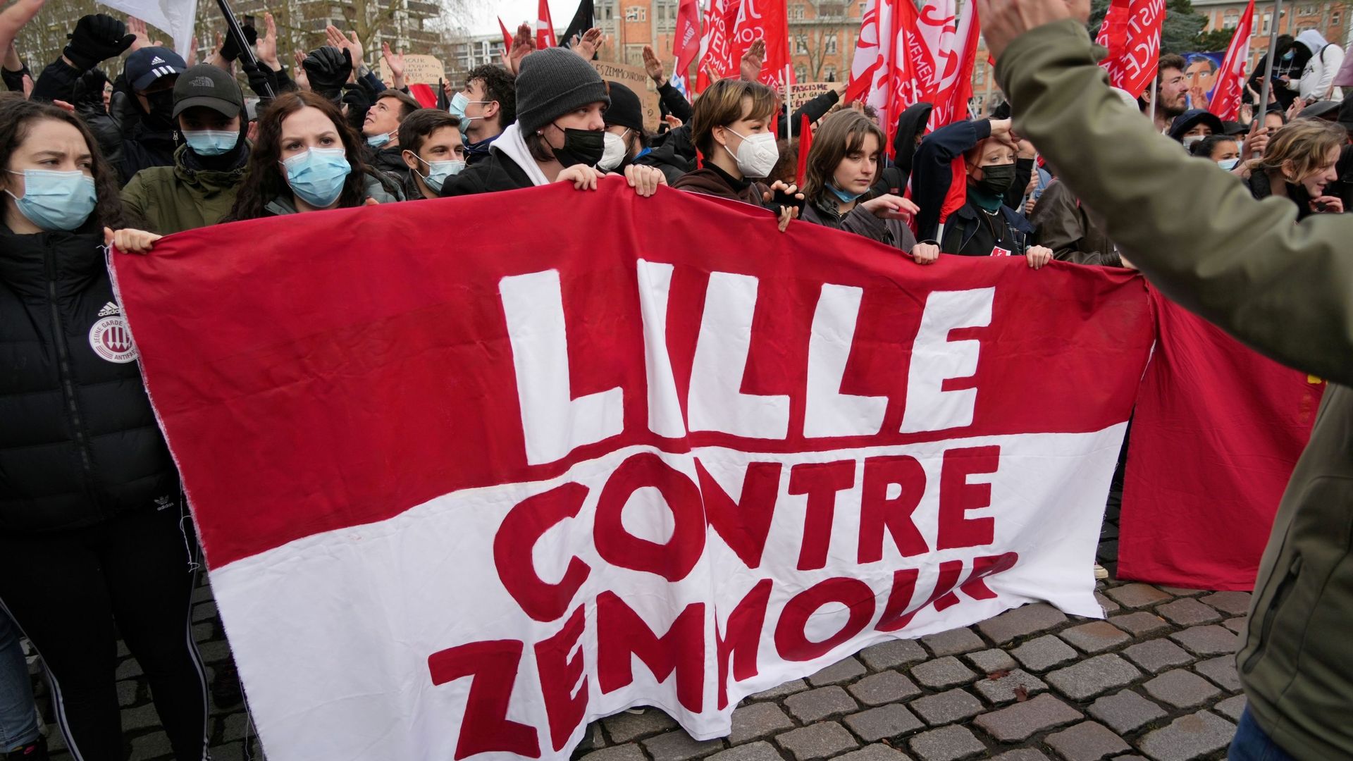 Des manifestations en marge du meeting du candidat Zemmour à Lille