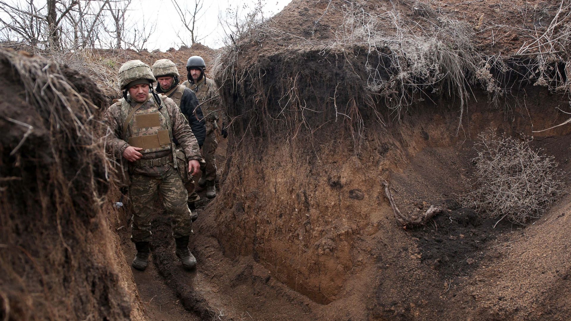 Le président ukrainien, Volodymyr Zelensky, a rendu visite aux militaires en place, à la frontière de son pays.
