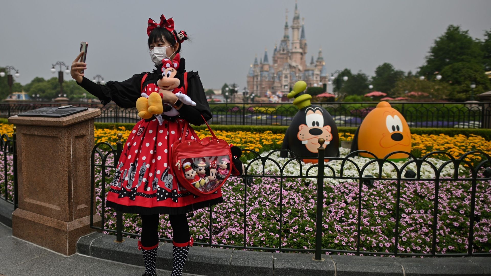 Le parc Disneyland de Shanghai est le premier site Disney dans le monde à accueillir à nouveau des visiteurs depuis le début de l'épidémie.