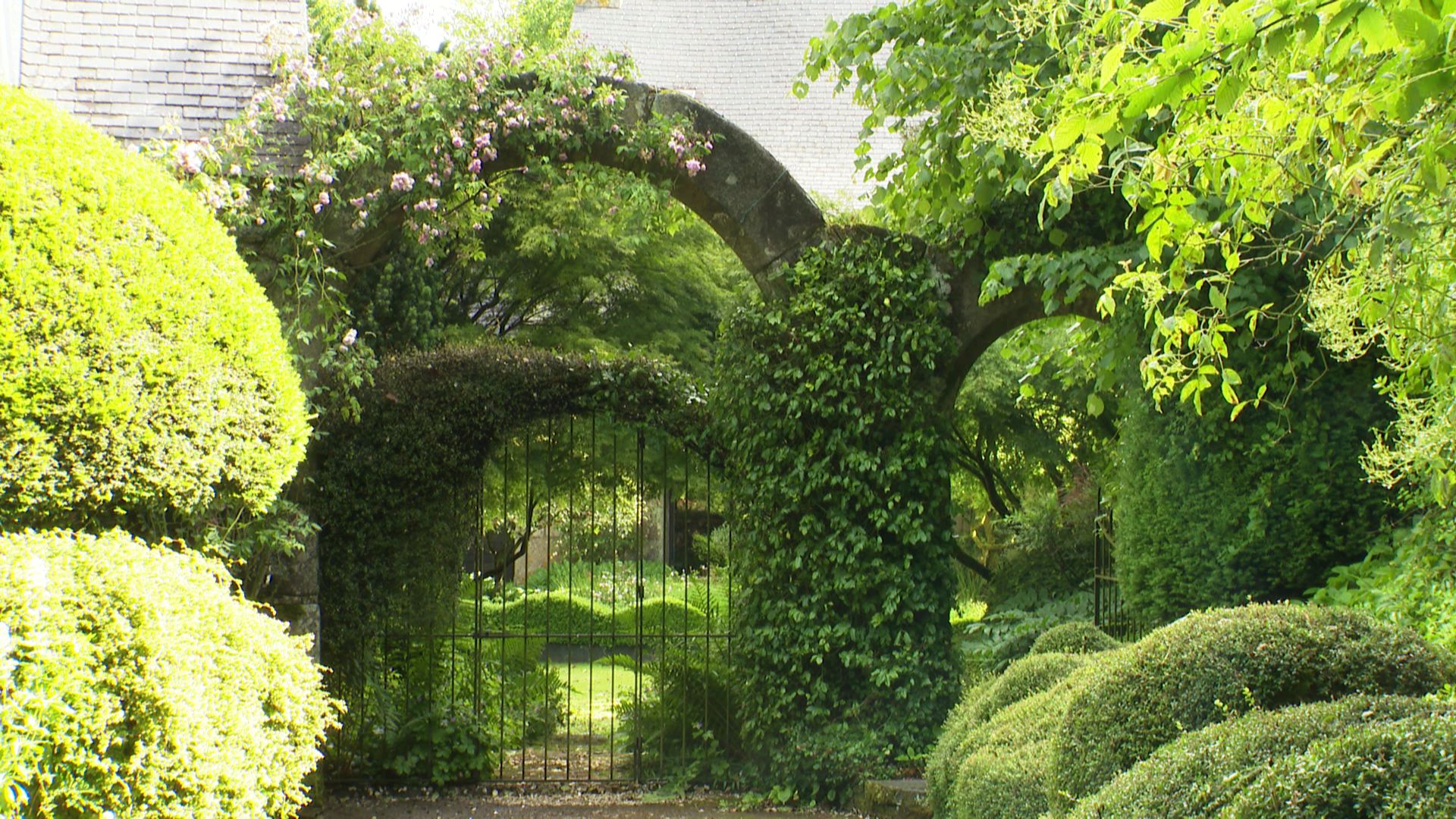 Portail d'entrée du jardin du Grand Launay.