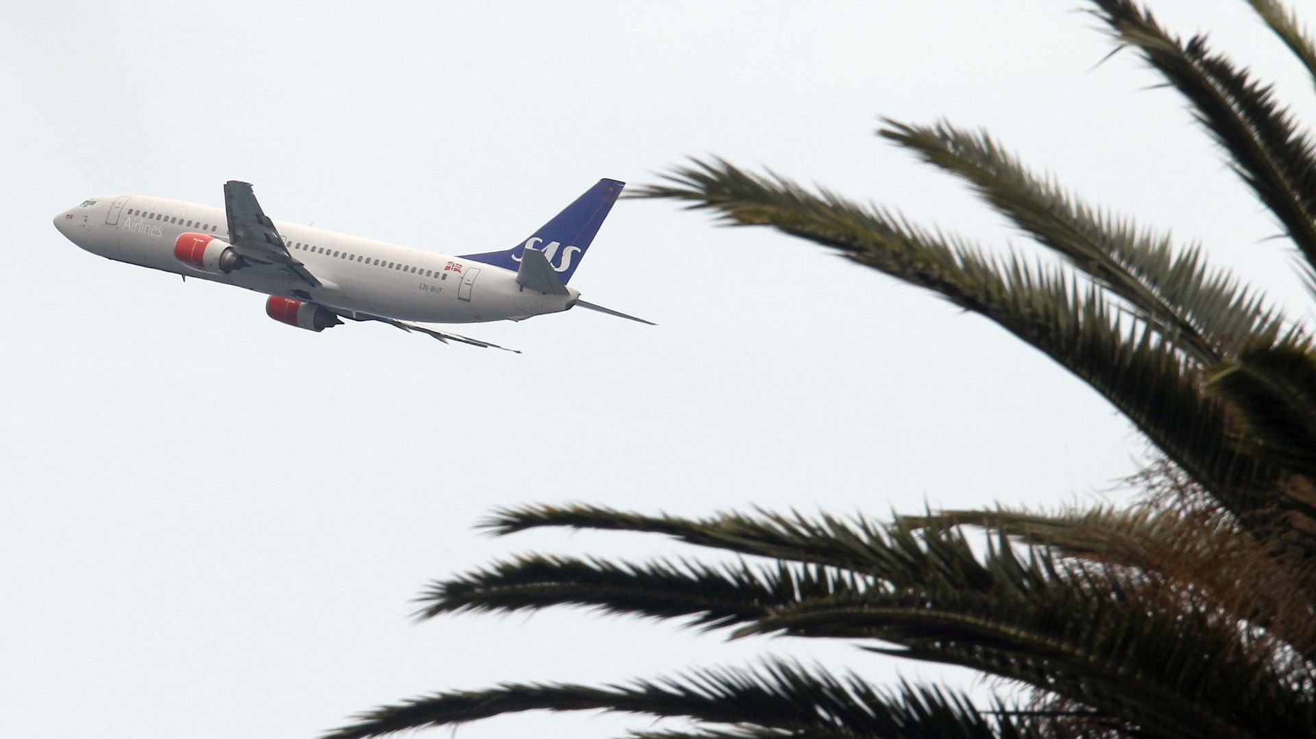 Avion de ligne décollant de l'aéroport de la Côte d'Azur, en 2010