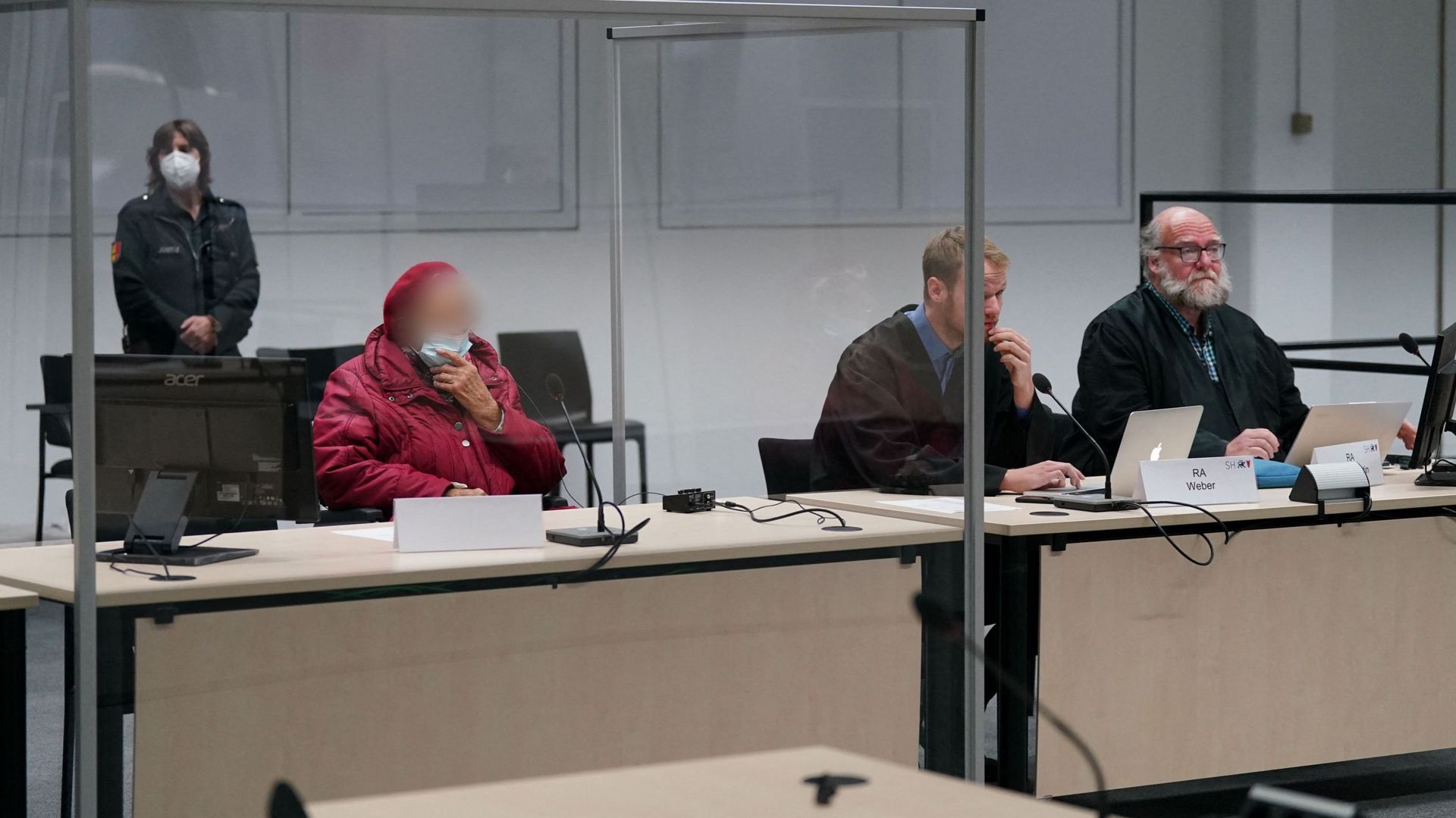 Irmgard Furchner, devant la Cour d’Itzehoe, dans le nord de l’Allemagne, ce 21 novembre 2022.