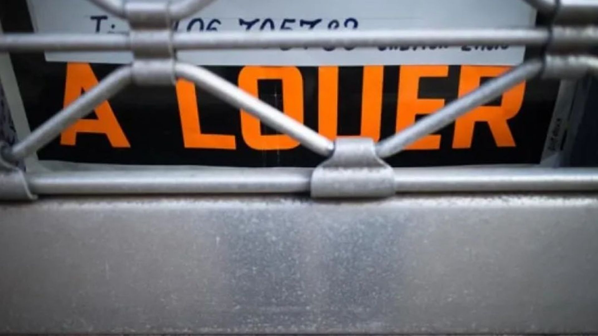 Le mouvement Santé x Nature x Logement alerte sur la situation du logement bruxellois et dénonce le "triple ravage" qui frappe la capitale