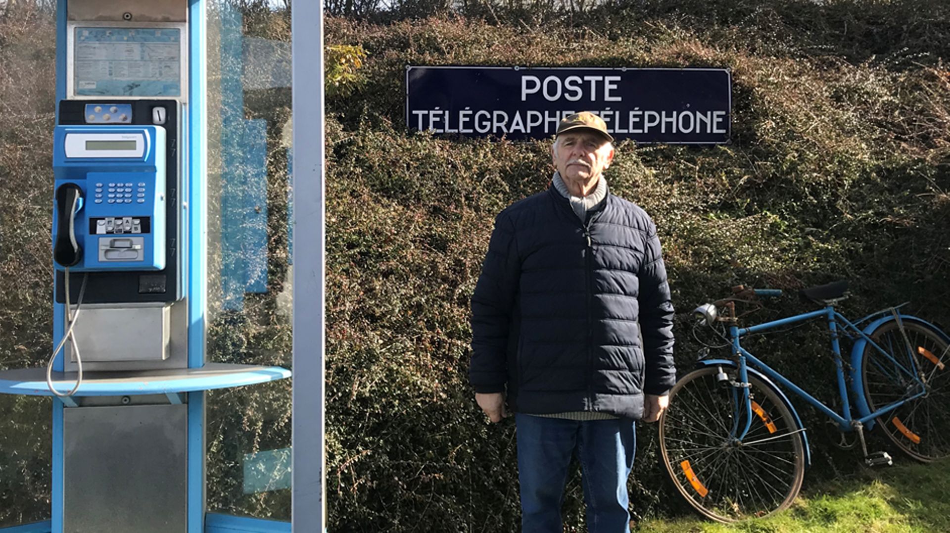 Emile Thinès collectionneur de téléphones à Petitvoir