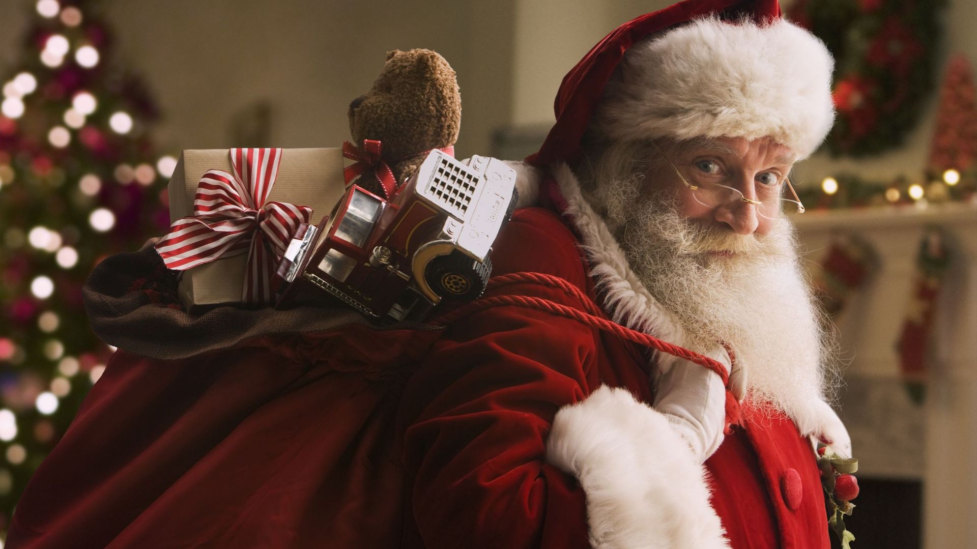 Brésil : le Père Noël reçoit des paniers-repas pour l'aider à boucler ses  fins de mois - LATINA