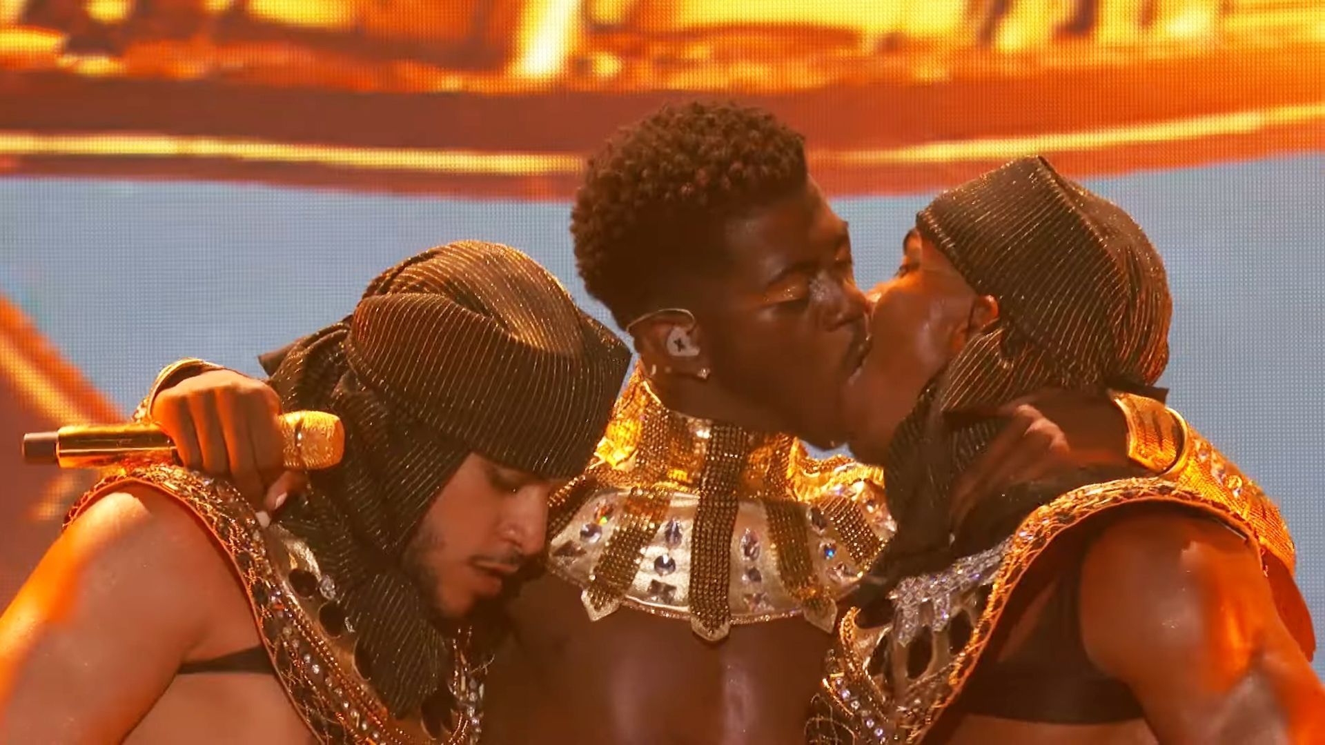Lil Nas X :  baiser hot aux Bet Awards et bande-annonce façon Marvel pour son 1er album