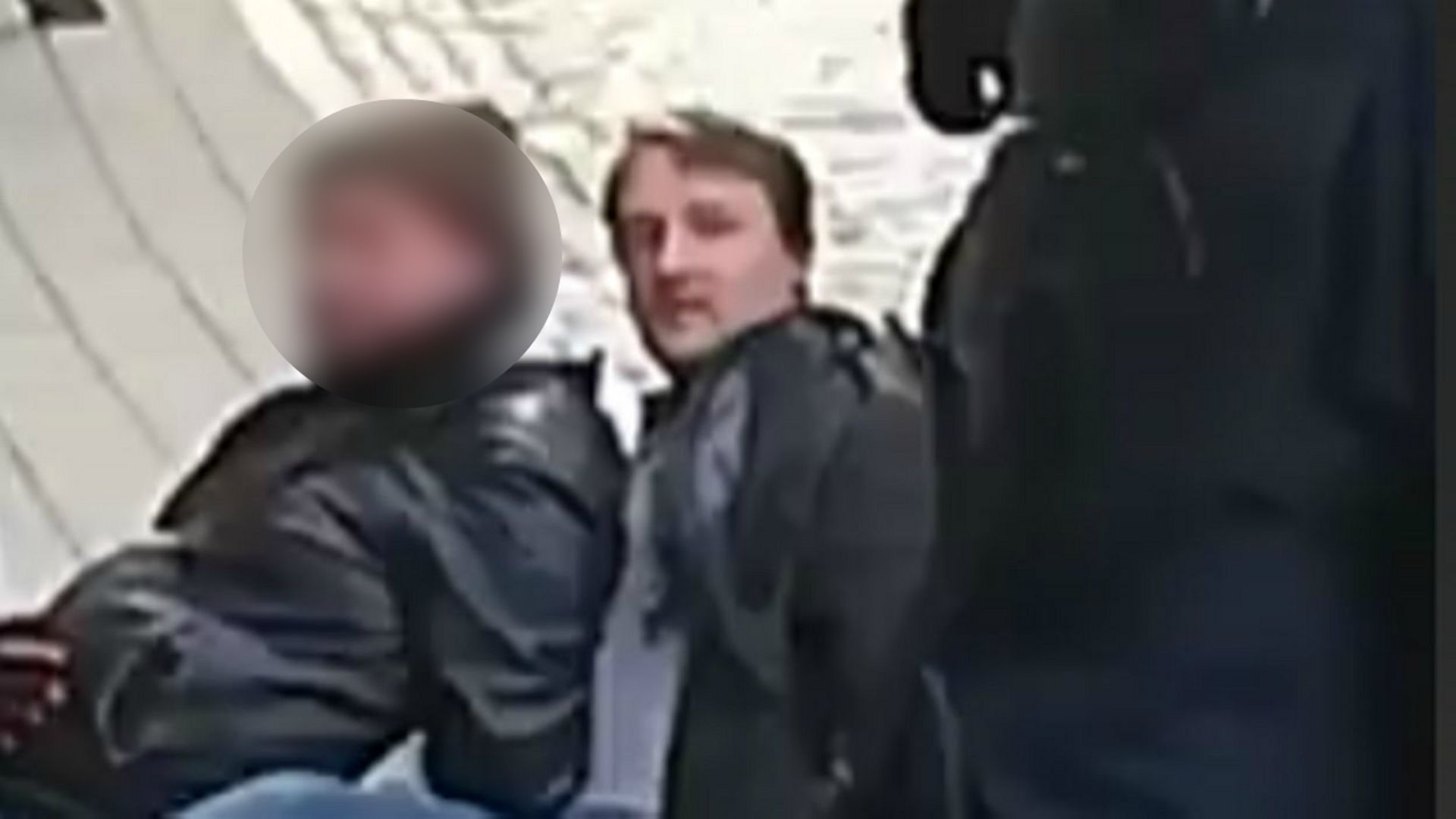 Un journaliste français arrêté en plein direct sur les gilets jaunes à Bruxelles, puis relâché sur ordre du bourgmestre