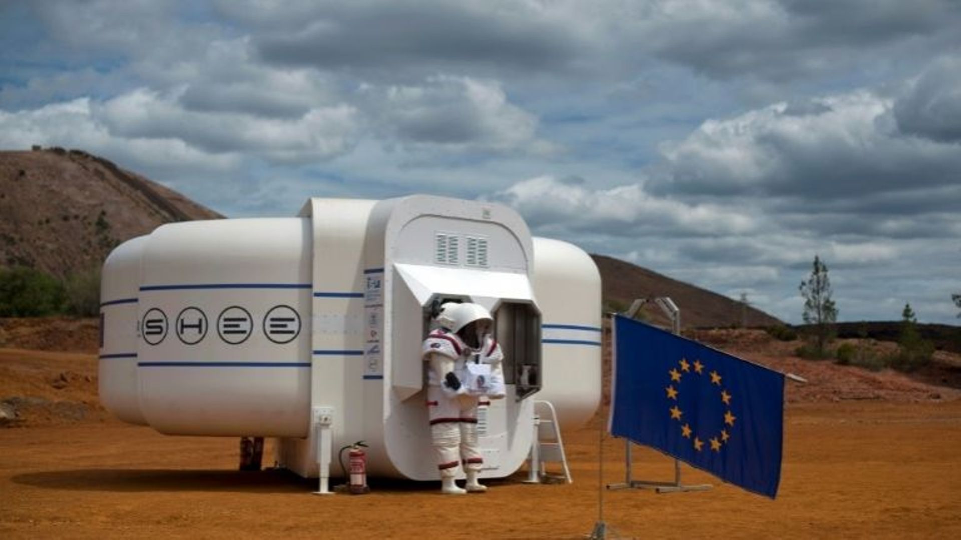 Le prototype d'habitations SHEE (Self-Deployable Habitat for Extreme Environments), lors d'une simulation martienne du projet Moonwalk à Minas de Riotinto, en Espagne, le 22 avril 2016.