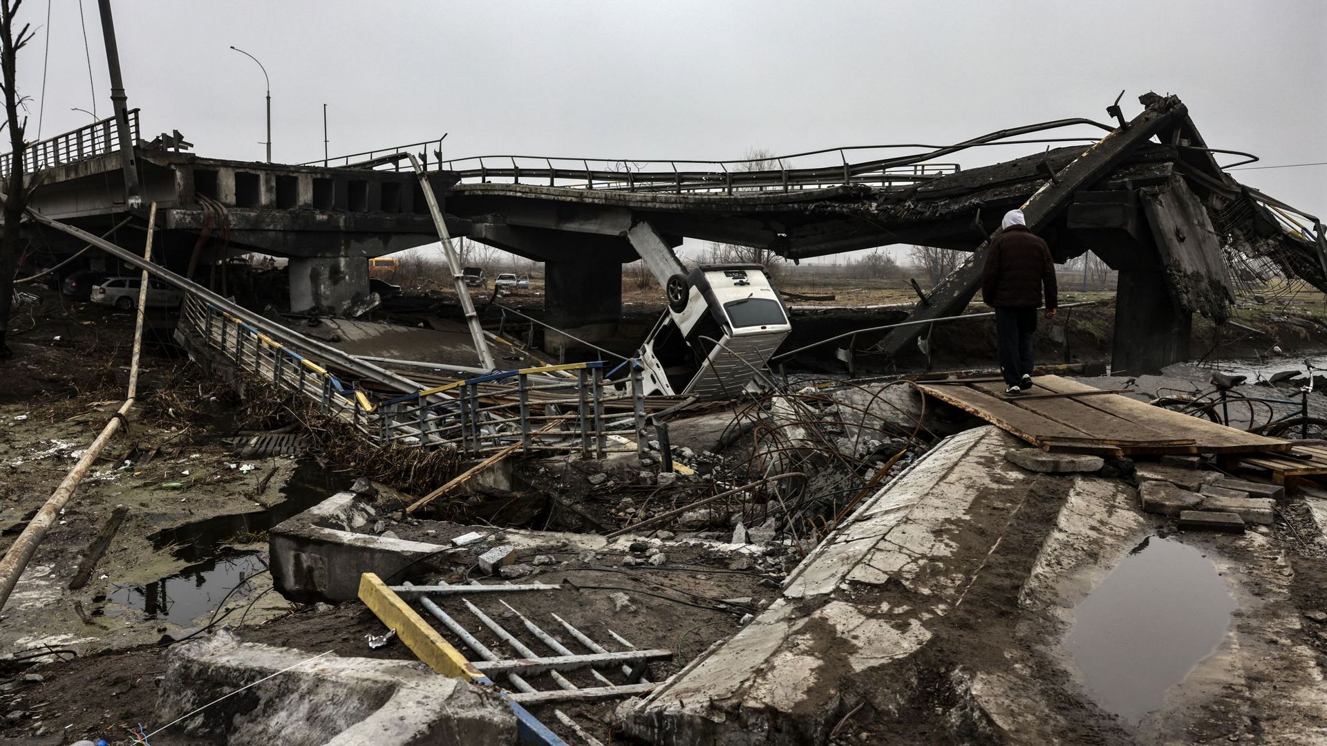 Un pont détruit à Irpin, près de Kiev, le 1er avril 2022.