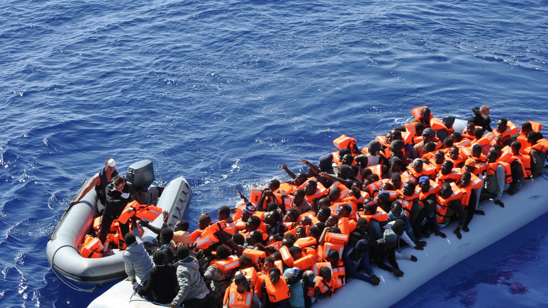 Plus de 1 200 migrants débarquent en Sicile - RTBF Actus