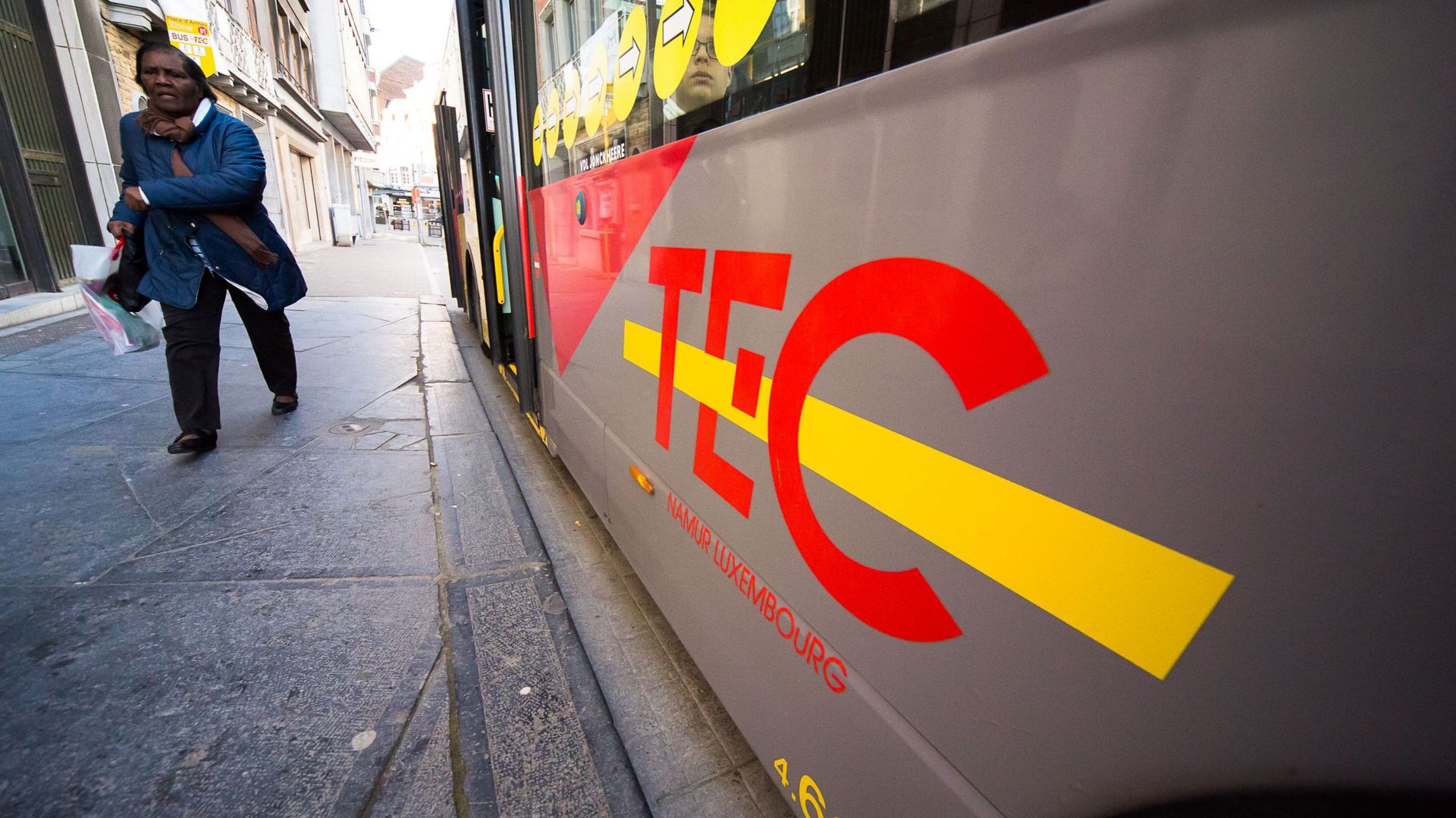 Le TEC roulera gratuitement sur l'ensemble de son réseau les 31 décembre et 1er janvier 2018 "du premier au dernier service", est-il encore précisé.