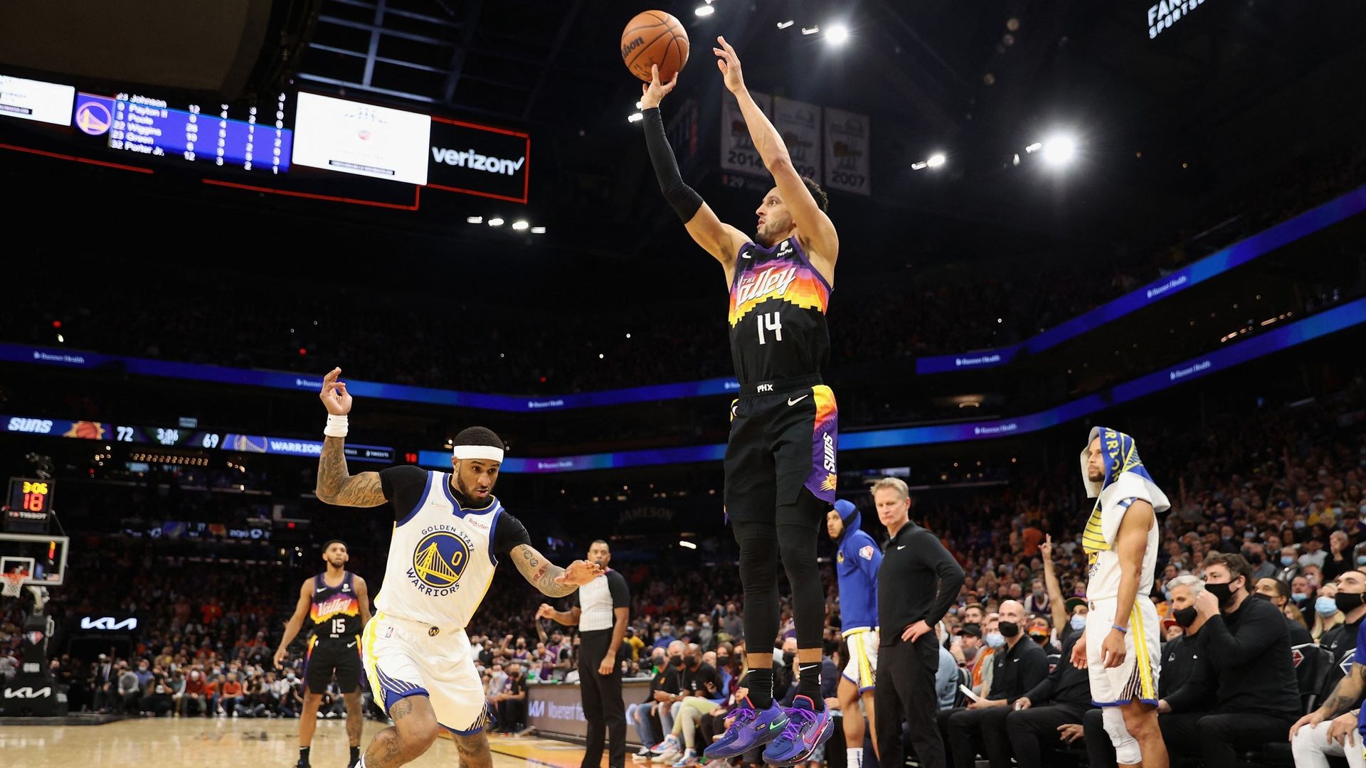 Les Phoenix Suns l’ont emporté mardi soir 104-96 face aux Golden State Warriors dans le duel au sommet entre les deux meilleures équipes du début de saison en NBA.