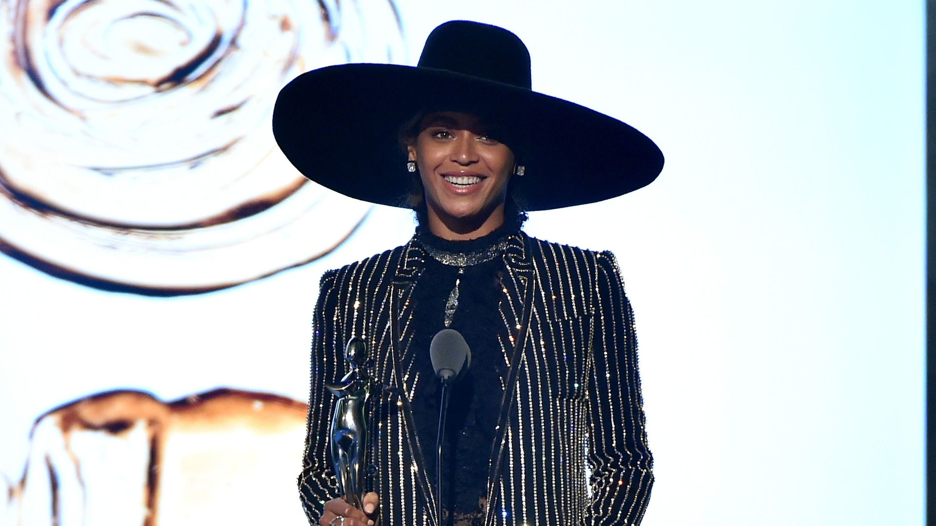 Beyoncé remporte le Fashion Icon Award 2016 - RTBF Actus