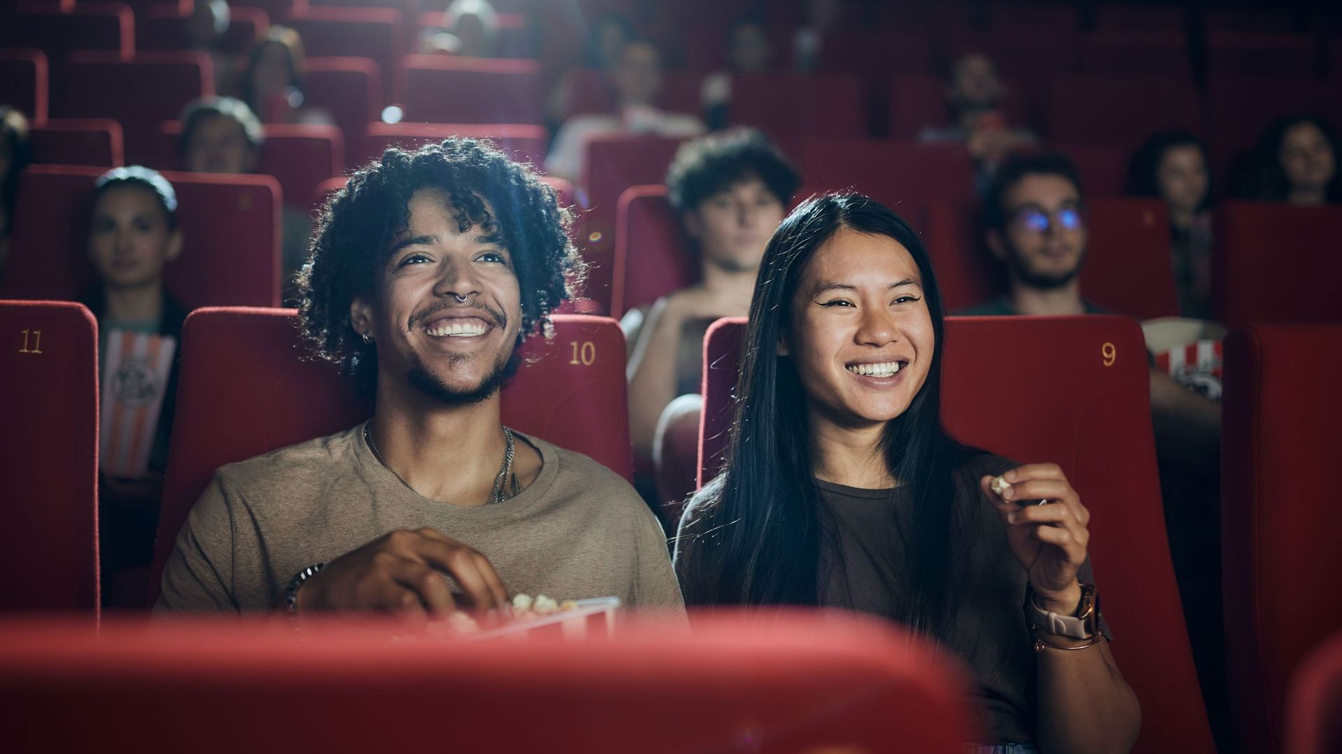 Quiz pour les cinéphiles : devinerez-vous ces titres de films résumés par une IA… très nulle en cinéma ?