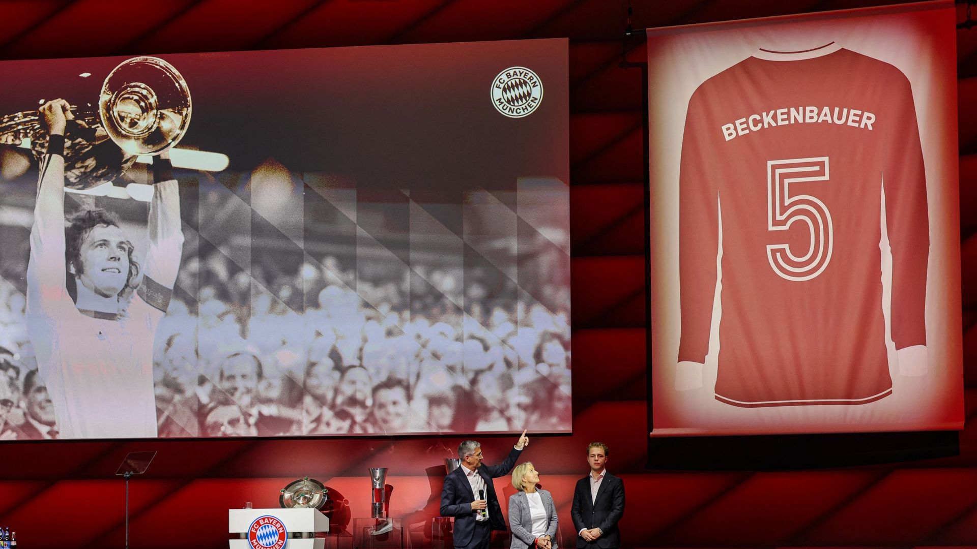 Bayern Munich Neon Logo affiches et impressions par Atonio