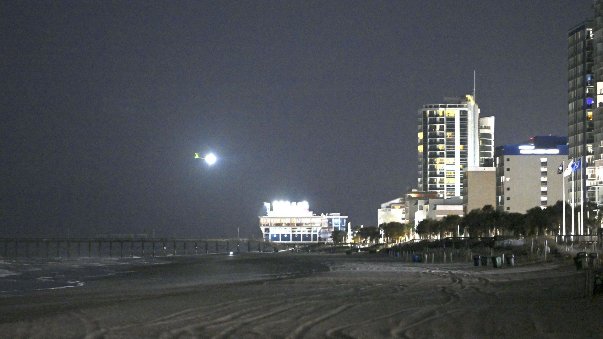 Un ballon espion chinois survole la ville de Myrtle Beach SC, aux États-Unis, le 4 février 2023. Les États-Unis ont abattu le ballon-espion chinois présumé, qui avait été repéré au-dessus de l'espace aérien américain, au large de la côte de Caroline, selo