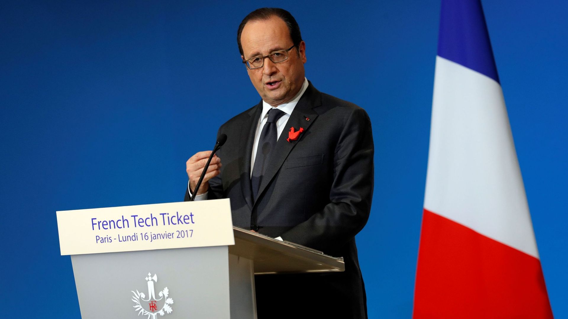 François Hollande répond à Donald Trump: l'UE "n'a pas besoin qu'on lui dise ce qu'elle a à faire"