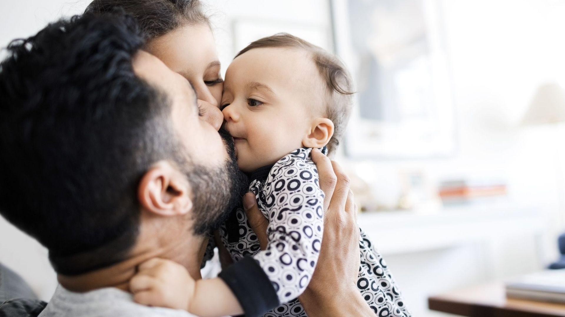 Pour les bébés, échanger sa salive est une preuve de proximité.