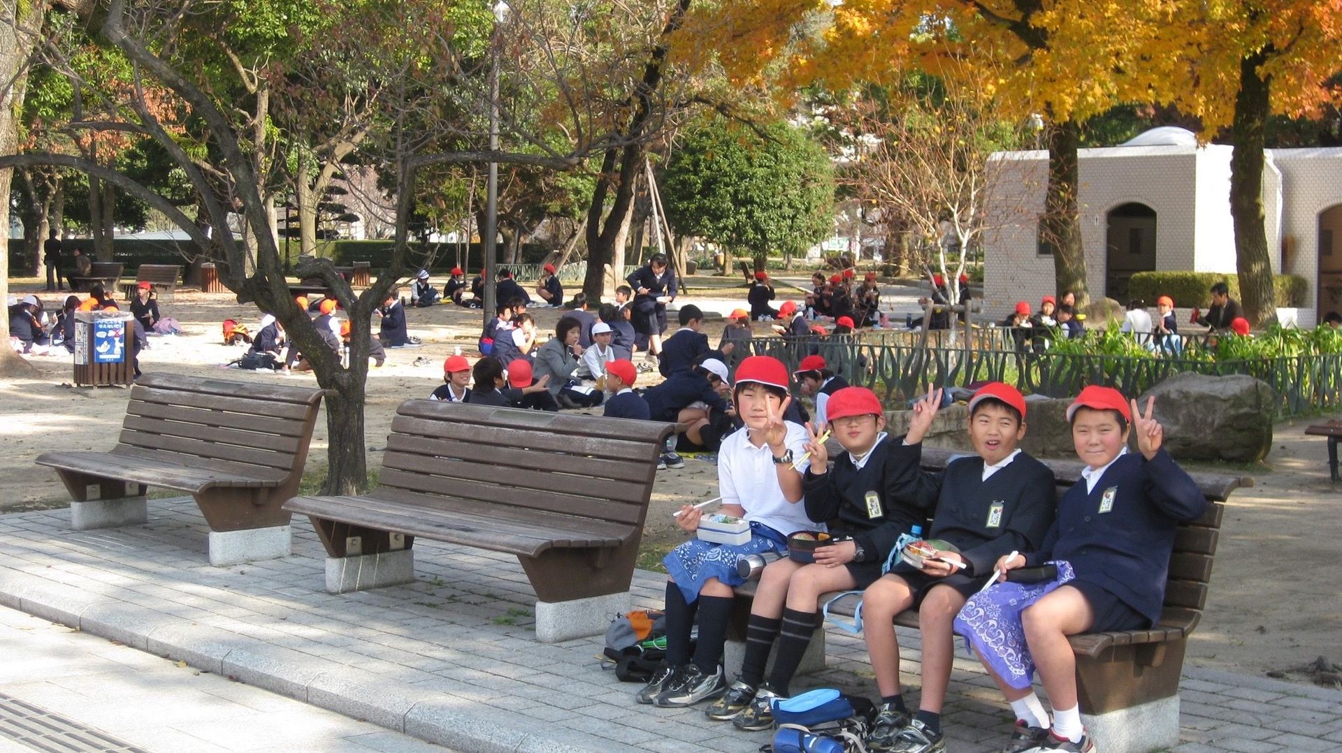 Des écoliers japonais à Hiroshima