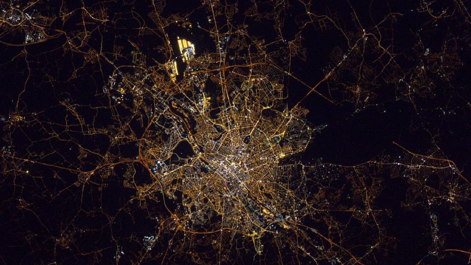 Bruxelles, la nuit, vue de l'espace.