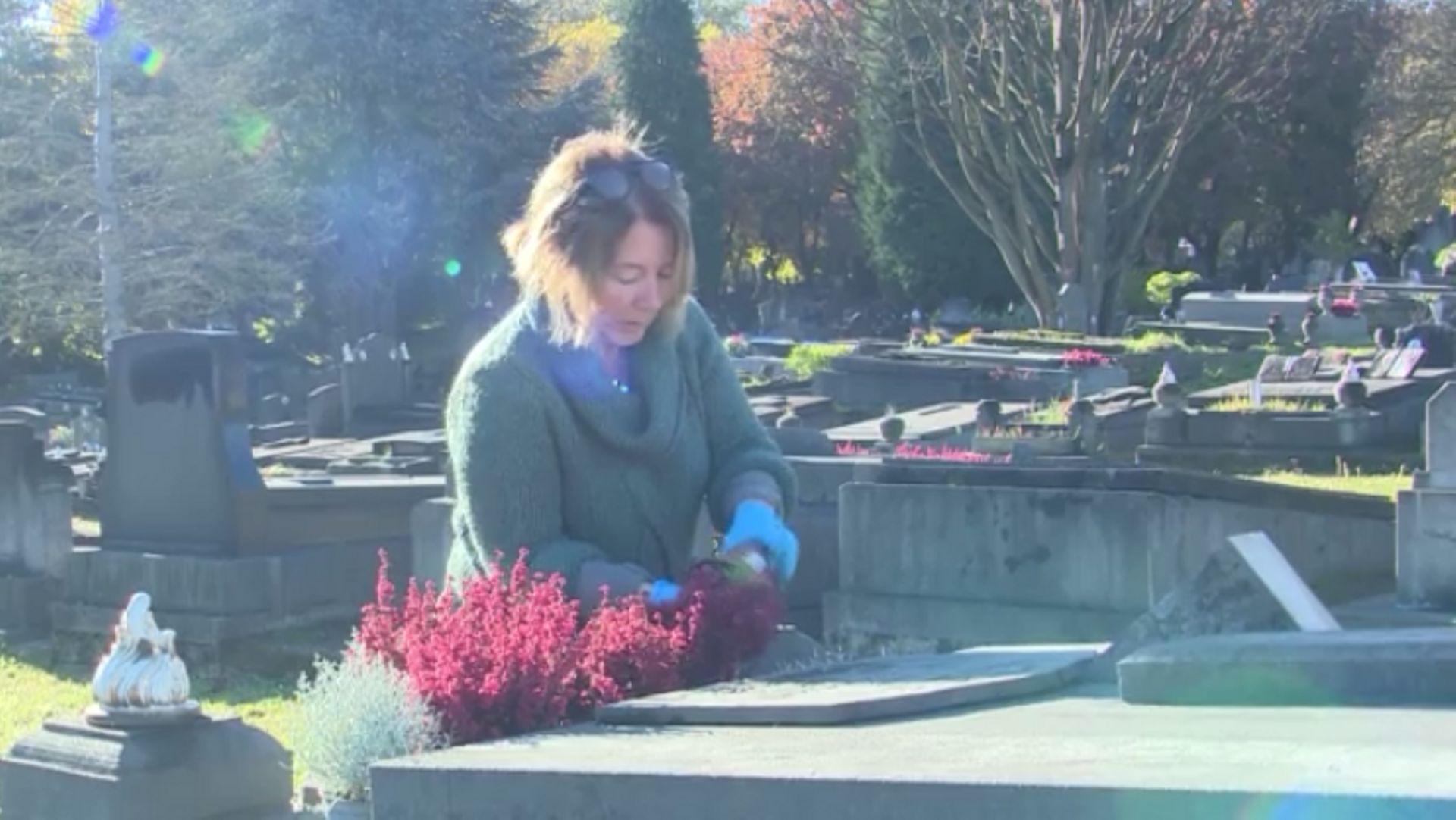 Valérie s'inscrit dans une tradition familiale et voudrait aider à remettre en état l'ensemble du cimetière.