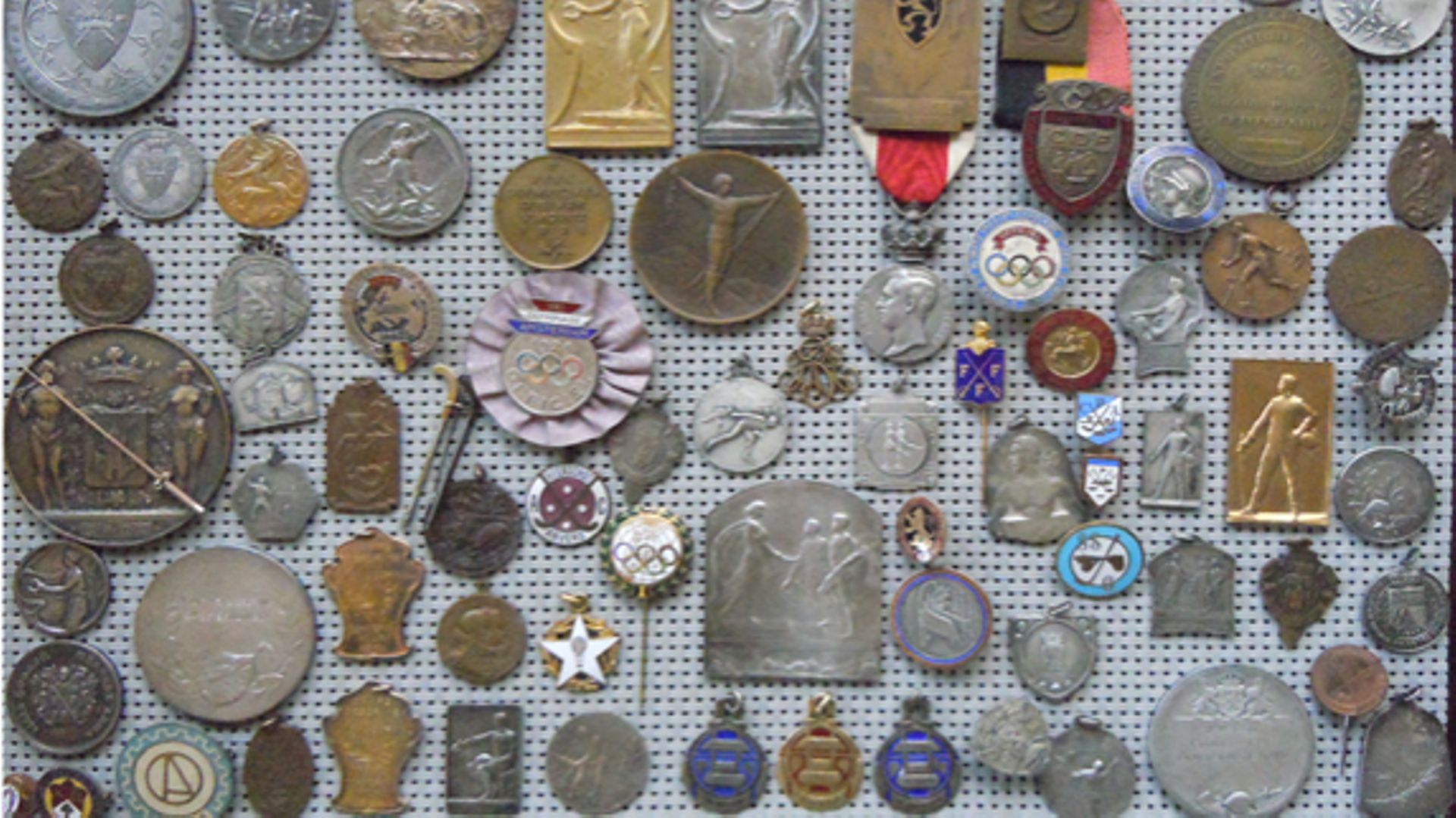 Quelques-unes des médailles, olympiques ou pas, gagnées par Fernand de Montigny durant sa carrière