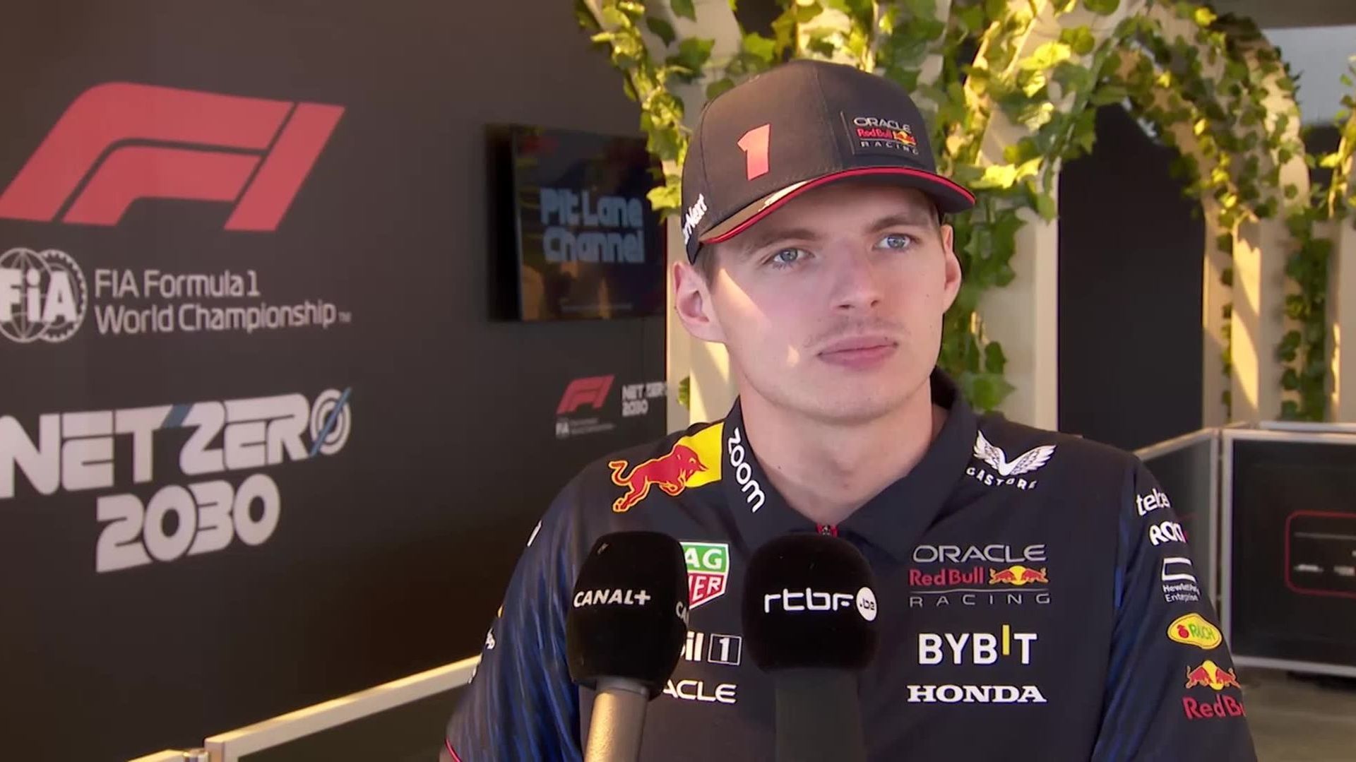 Max Verstappen prudent malgré un début de saison parfait de Red Bull.
