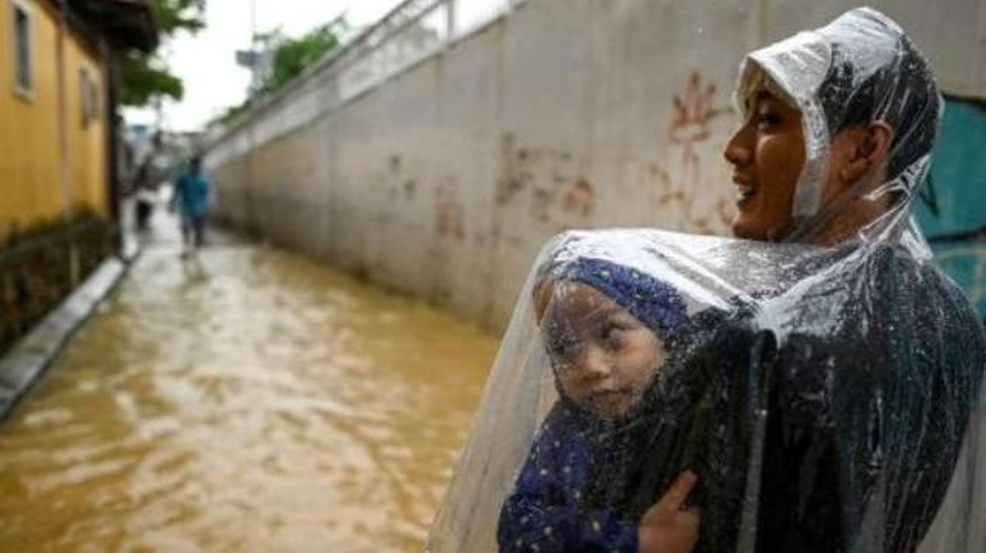 Inondations et glissements de terrain au Vietnam font 105 morts et 27 disparus