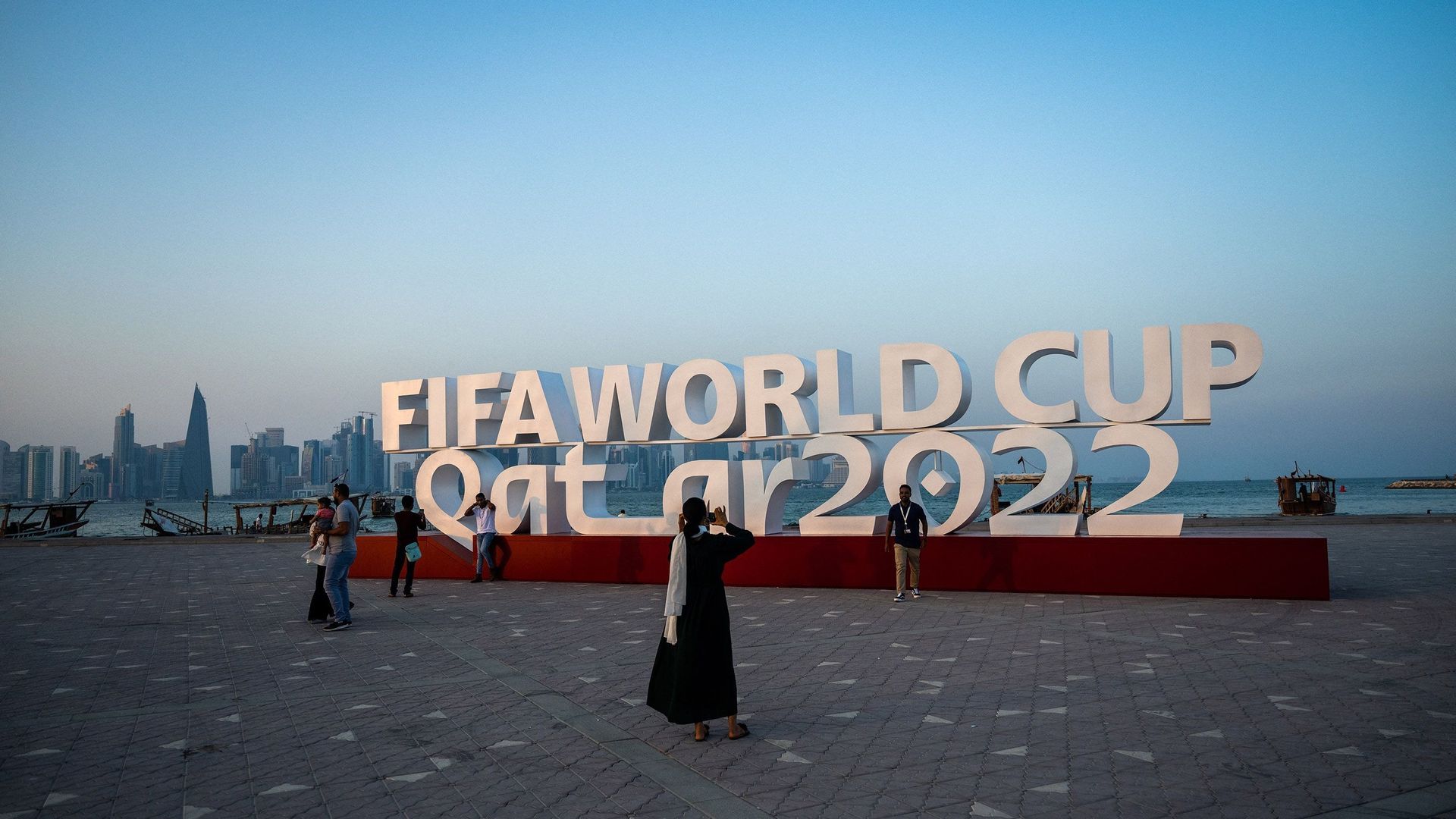 Chameaux et maillots : le Qatar attend les retombées touristiques du Mondial 2022.