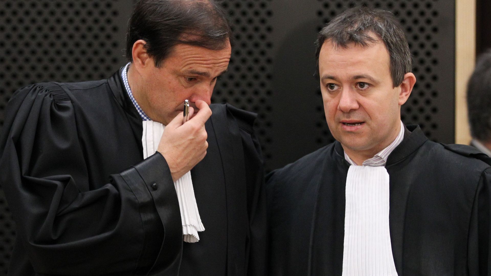 Assises du Hainaut un père alcoolique poignardé par sa fille de 15 ans RTBF Actus