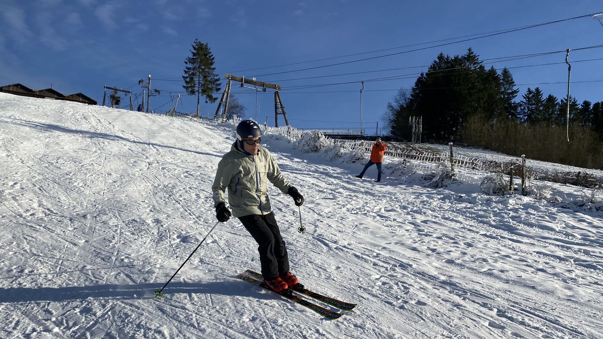 Les premiers skieurs ont pu glisser sur la neige cette semaine à Ovifat.